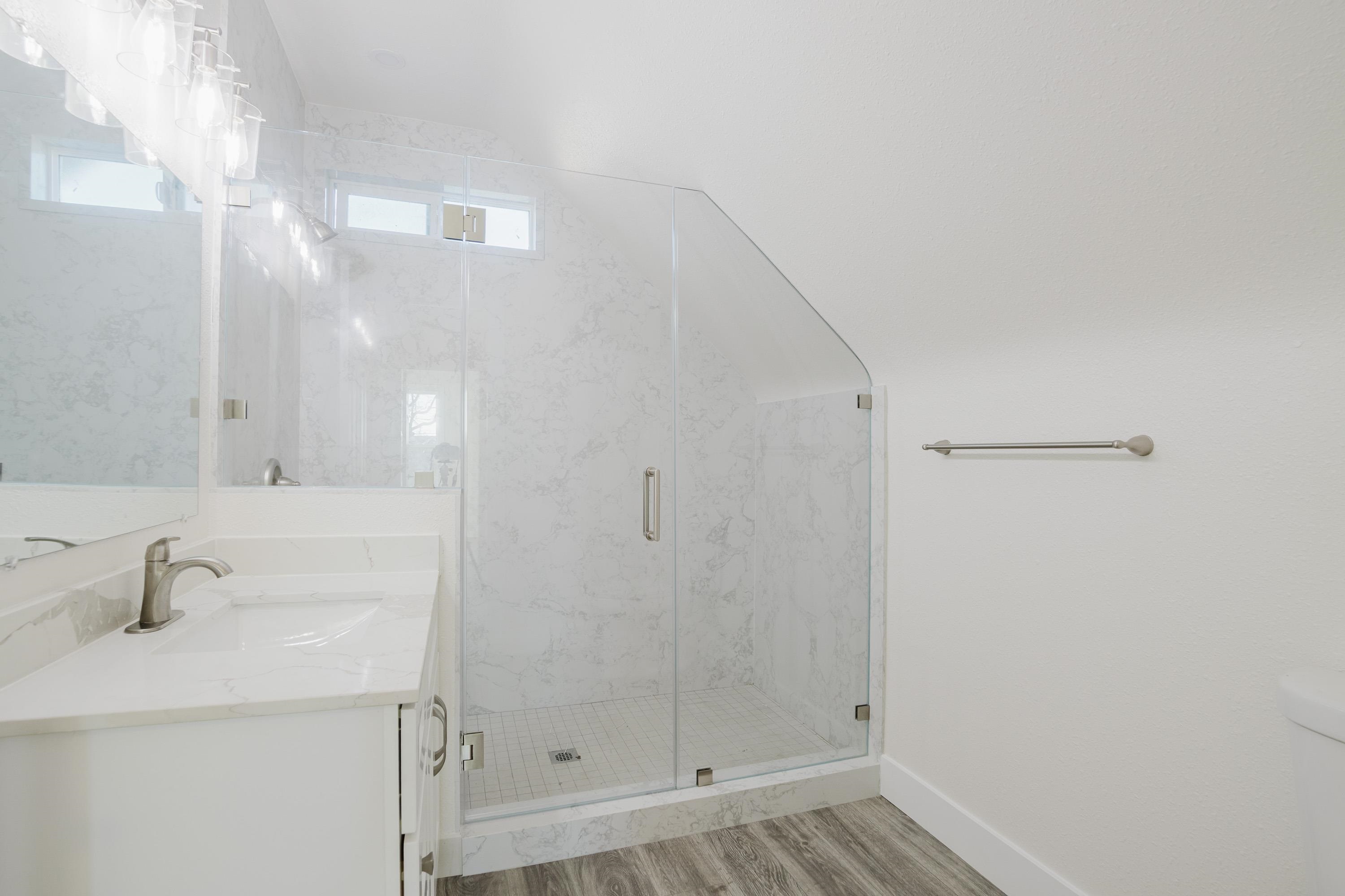 Detail Gallery Image 20 of 33 For 1778 8th St, Oakland,  CA 94607 - 6 Beds | 3 Baths