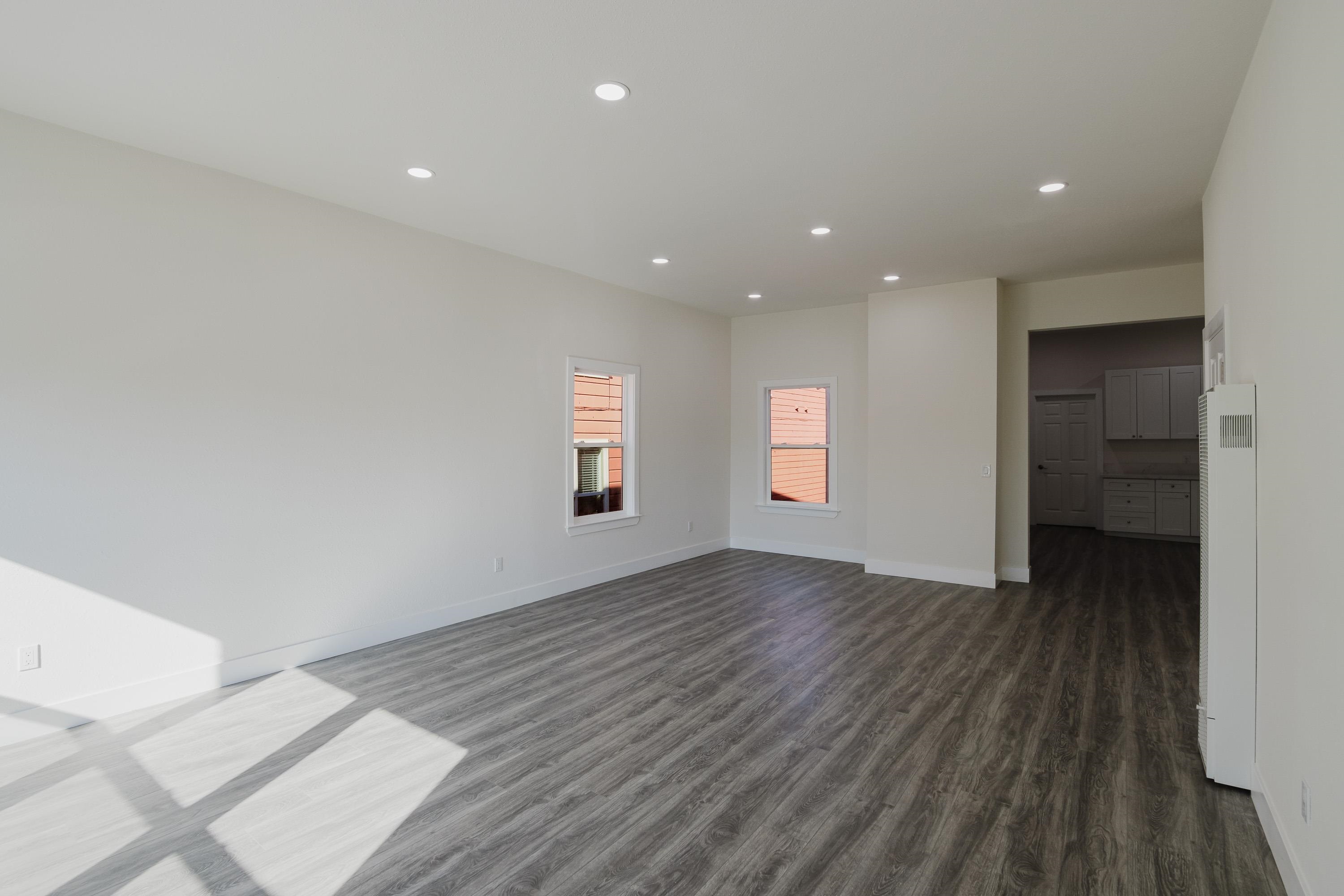 Detail Gallery Image 4 of 33 For 1778 8th St, Oakland,  CA 94607 - 6 Beds | 3 Baths