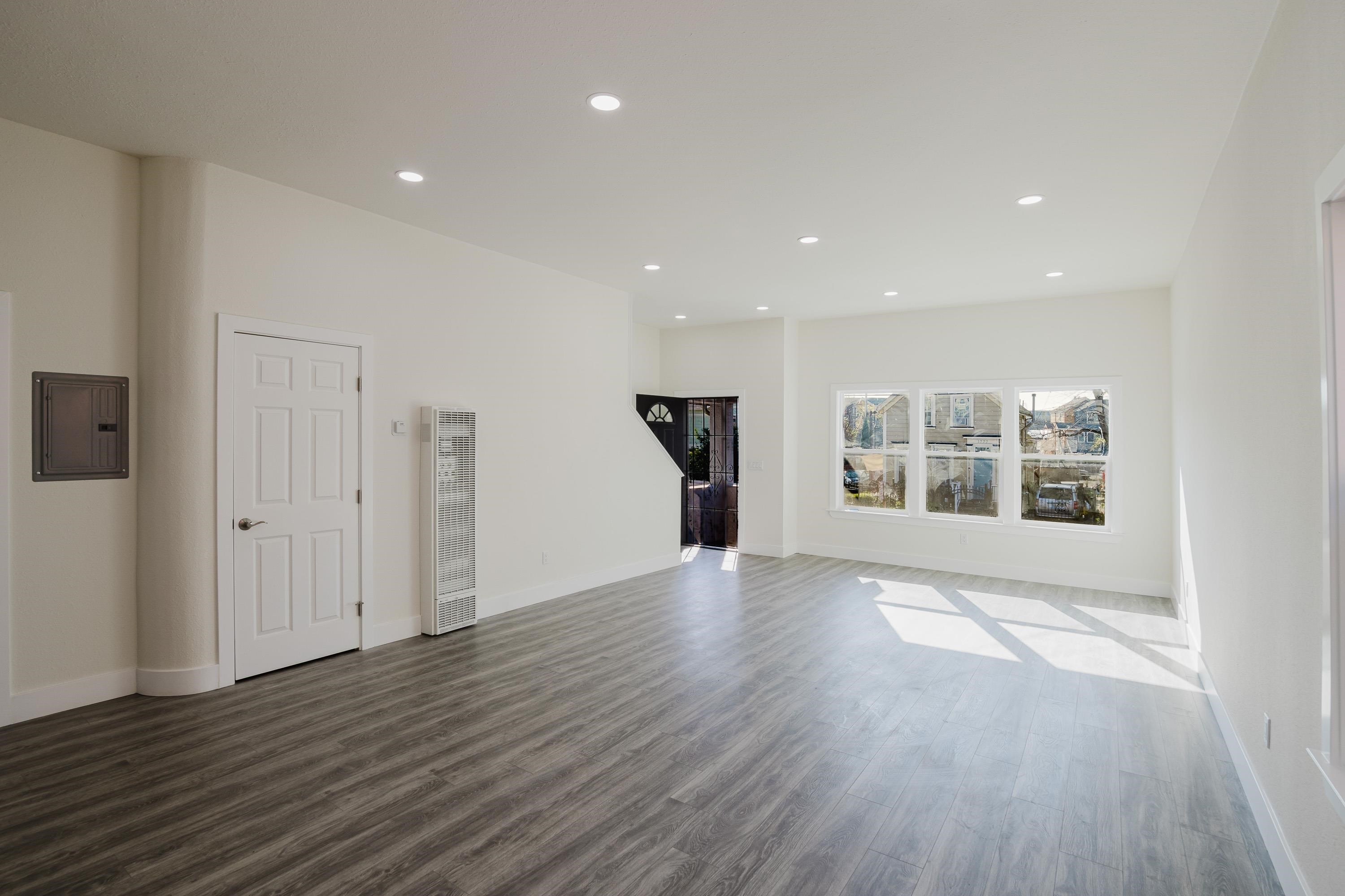 Detail Gallery Image 5 of 33 For 1778 8th St, Oakland,  CA 94607 - 6 Beds | 3 Baths