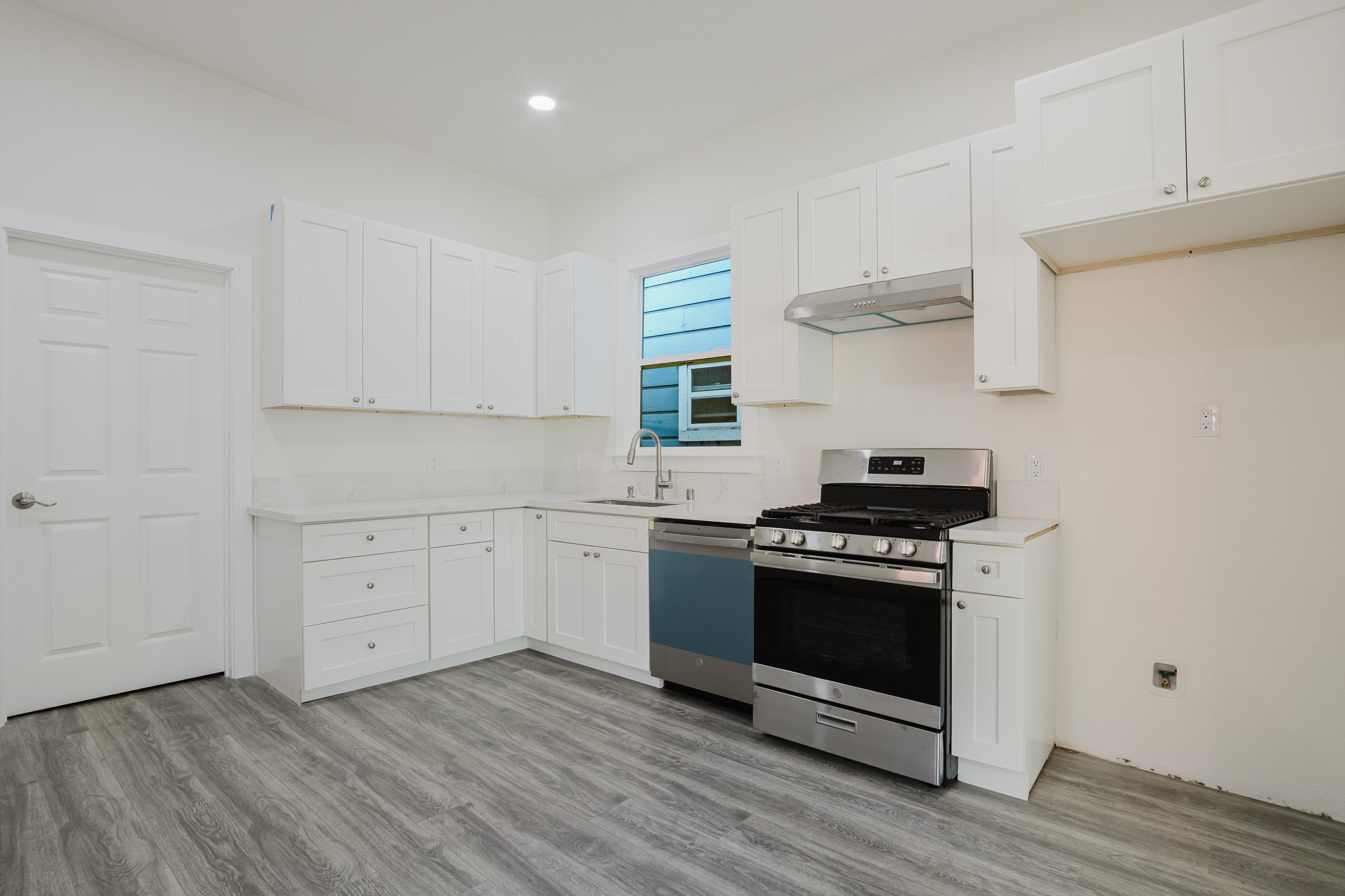 Detail Gallery Image 7 of 33 For 1778 8th St, Oakland,  CA 94607 - 6 Beds | 3 Baths