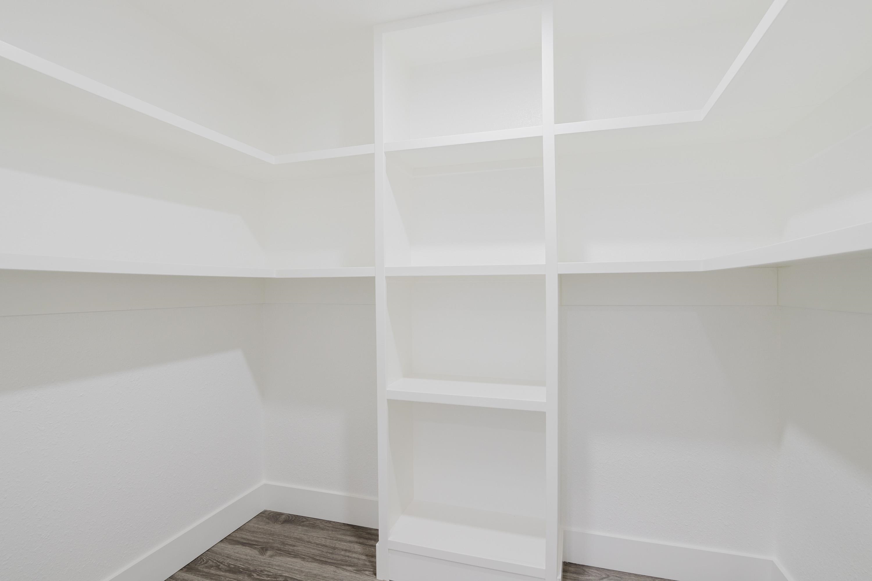 Detail Gallery Image 9 of 33 For 1778 8th St, Oakland,  CA 94607 - 6 Beds | 3 Baths