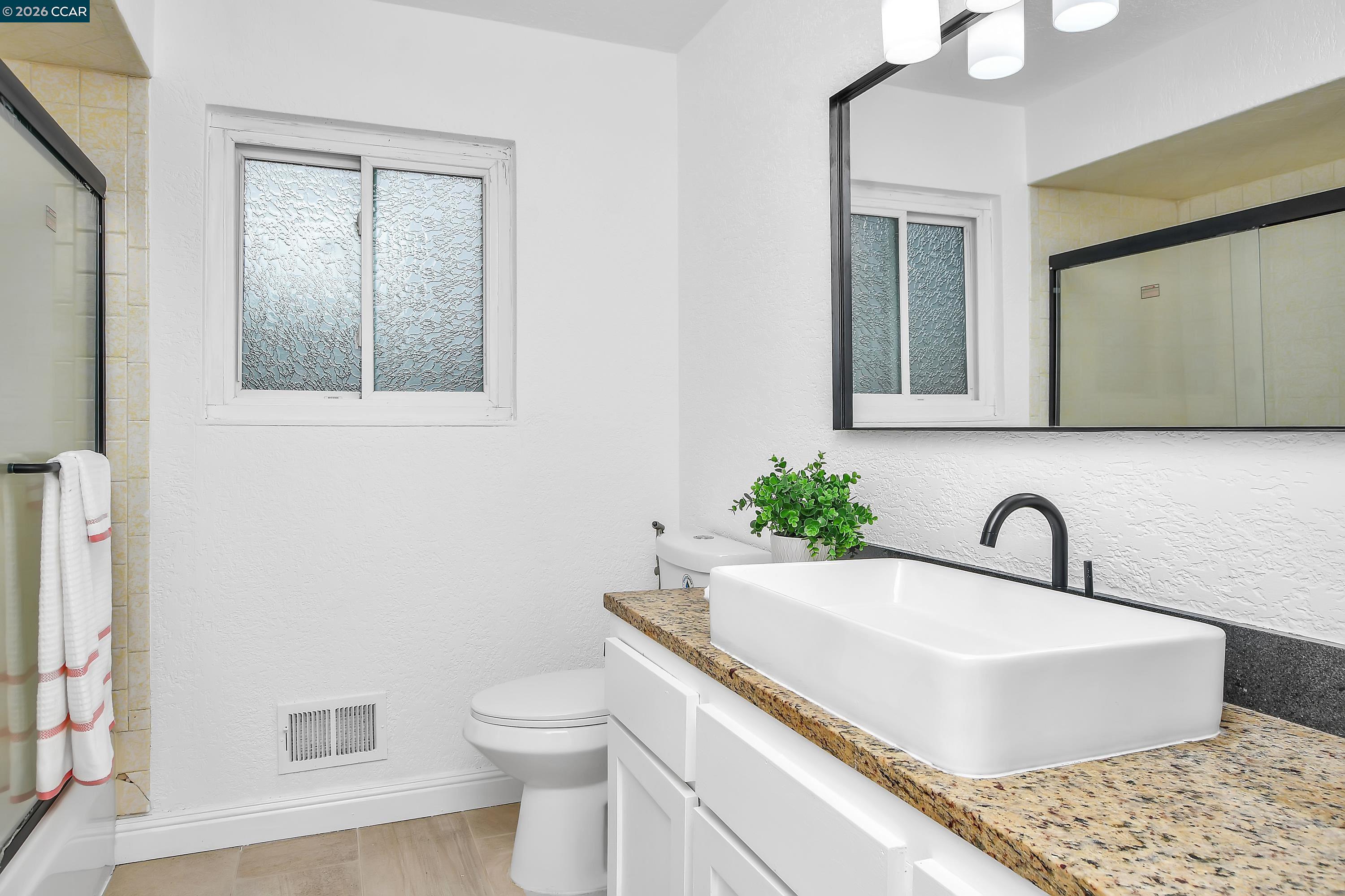 Detail Gallery Image 18 of 45 For 4126 Camelot Ct, Pittsburg,  CA 94565 - 4 Beds | 2 Baths