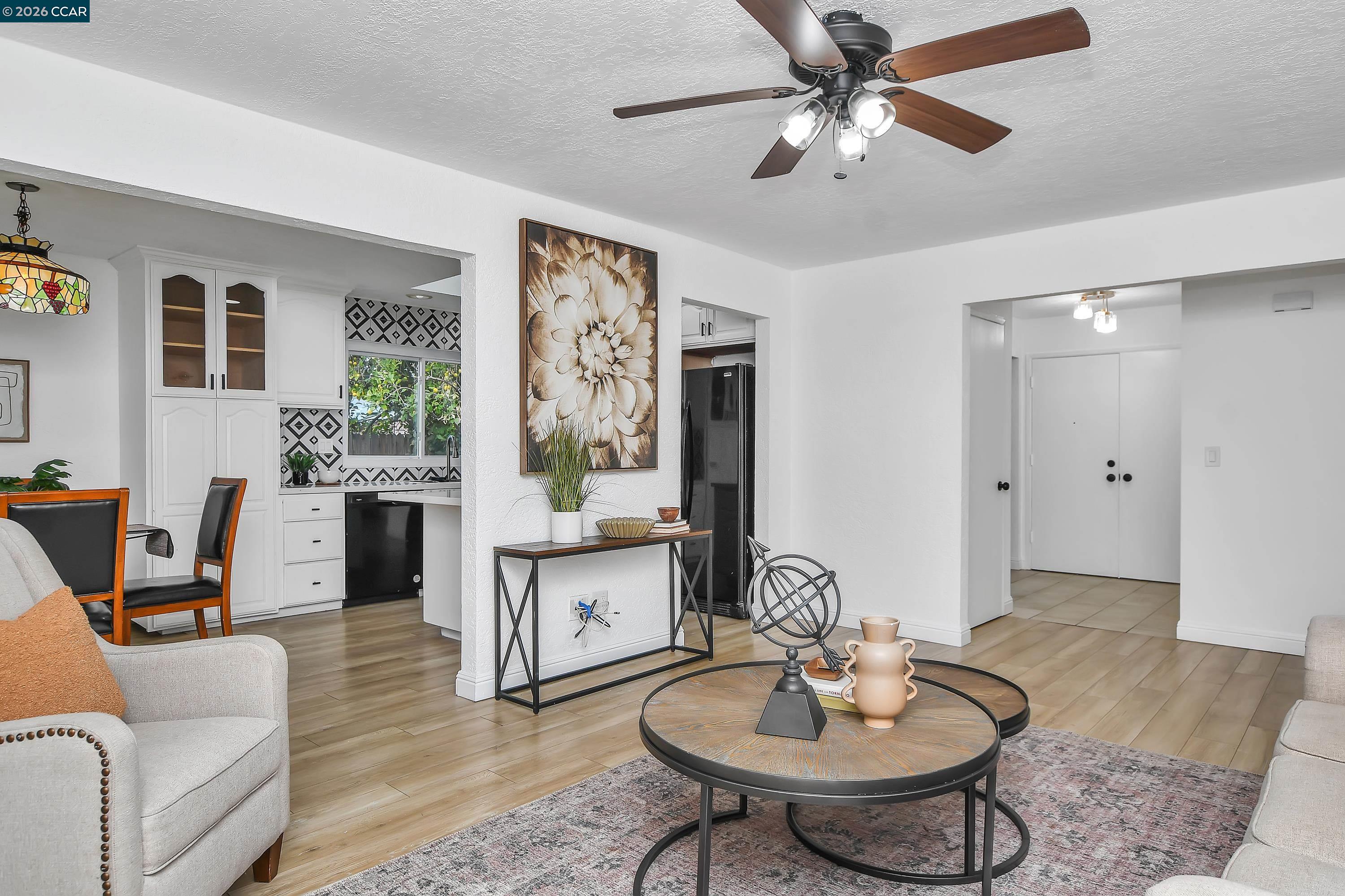 Detail Gallery Image 3 of 45 For 4126 Camelot Ct, Pittsburg,  CA 94565 - 4 Beds | 2 Baths