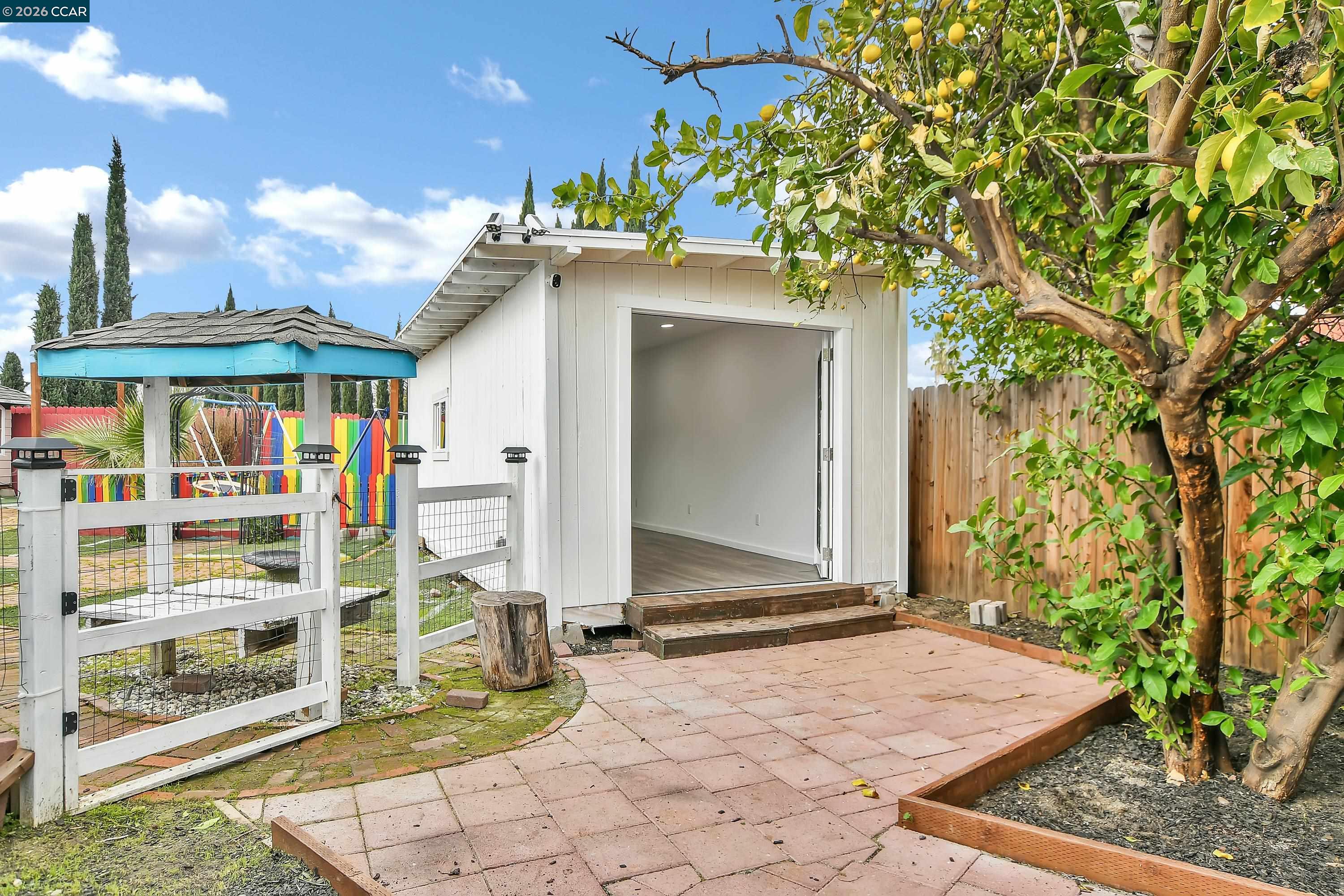 Detail Gallery Image 27 of 45 For 4126 Camelot Ct, Pittsburg,  CA 94565 - 4 Beds | 2 Baths