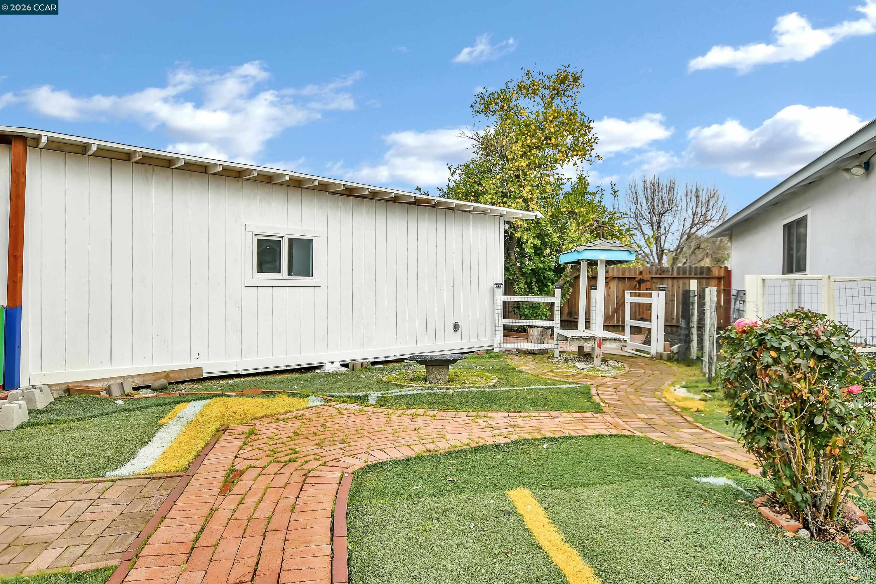 Detail Gallery Image 30 of 45 For 4126 Camelot Ct, Pittsburg,  CA 94565 - 4 Beds | 2 Baths