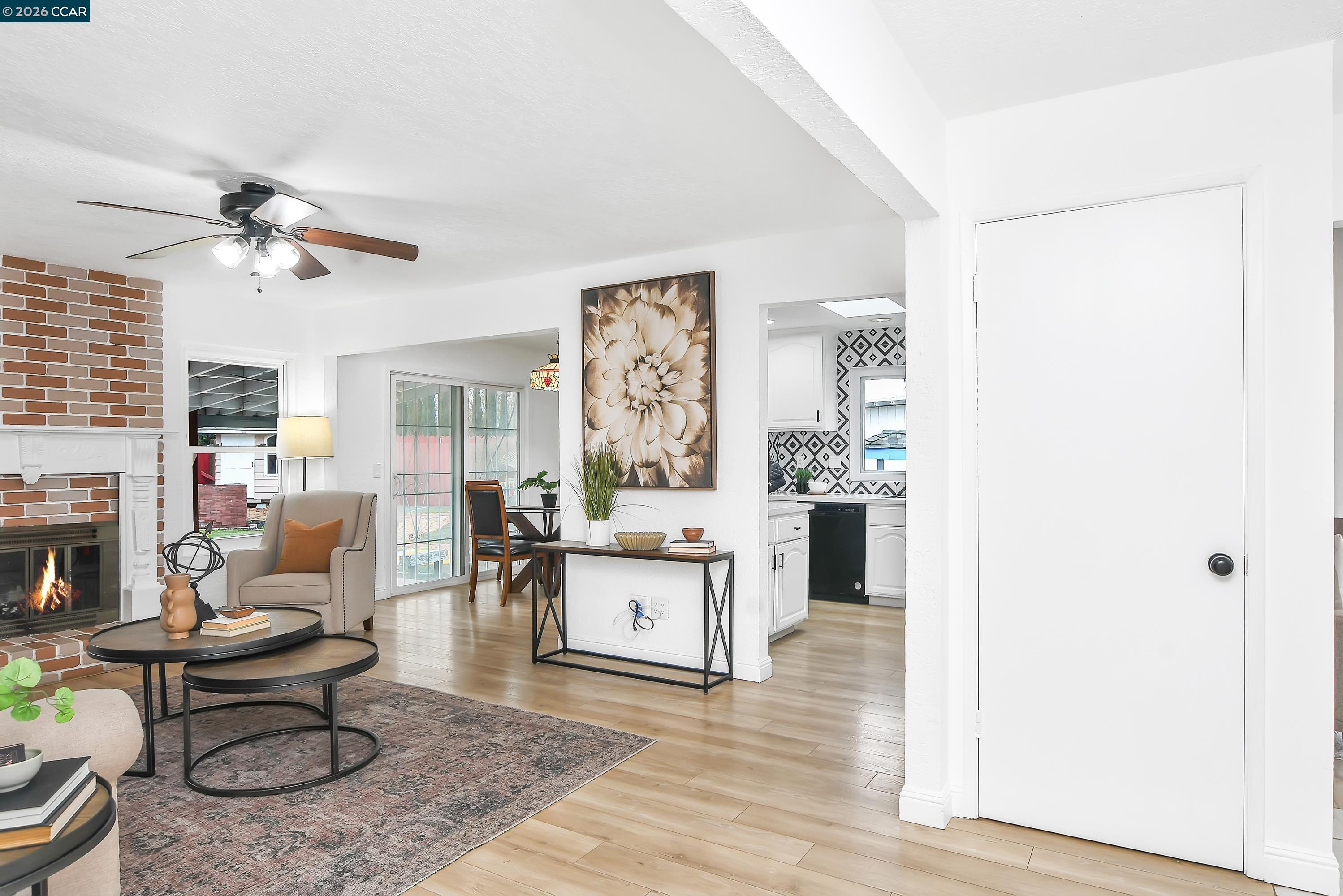 Detail Gallery Image 4 of 45 For 4126 Camelot Ct, Pittsburg,  CA 94565 - 4 Beds | 2 Baths