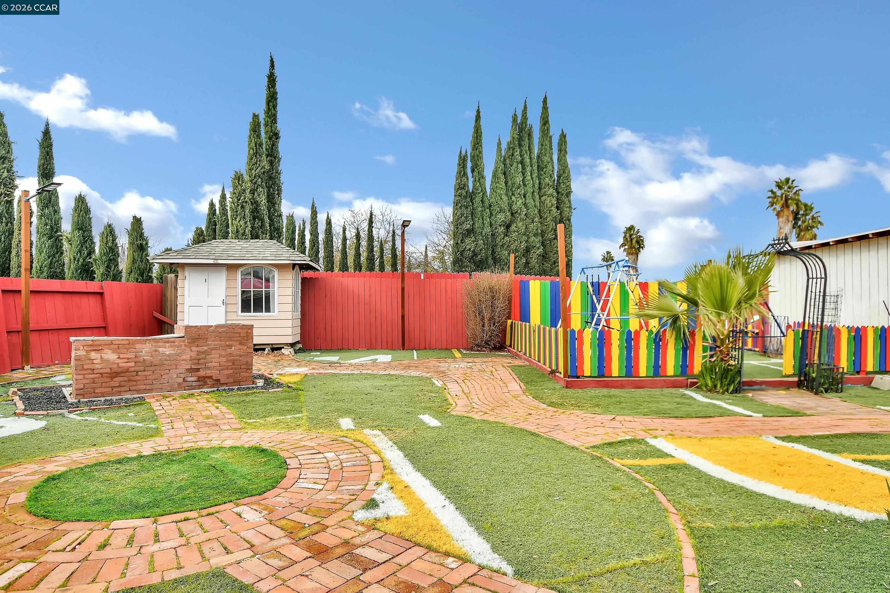 Detail Gallery Image 38 of 45 For 4126 Camelot Ct, Pittsburg,  CA 94565 - 4 Beds | 2 Baths