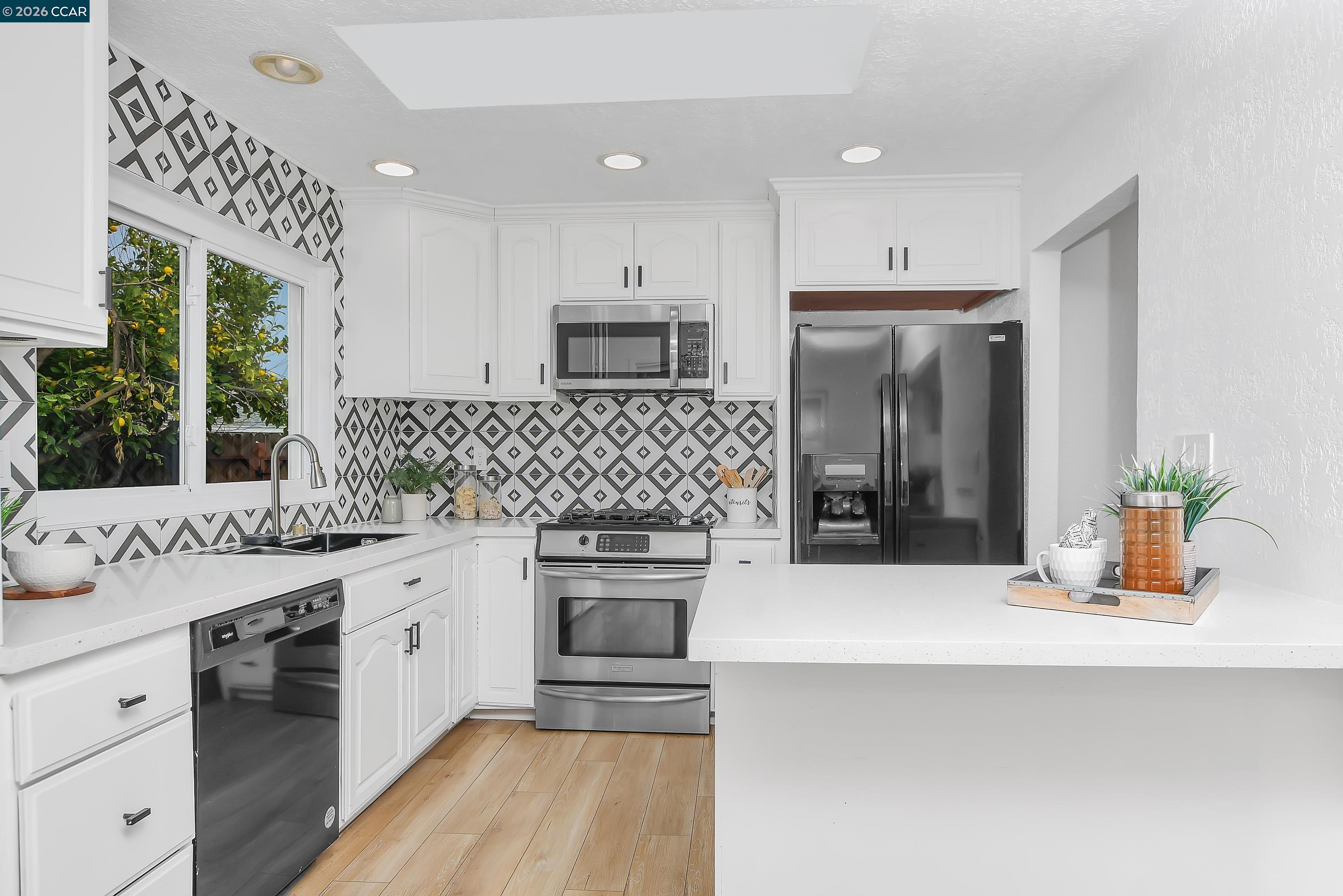 Detail Gallery Image 6 of 45 For 4126 Camelot Ct, Pittsburg,  CA 94565 - 4 Beds | 2 Baths