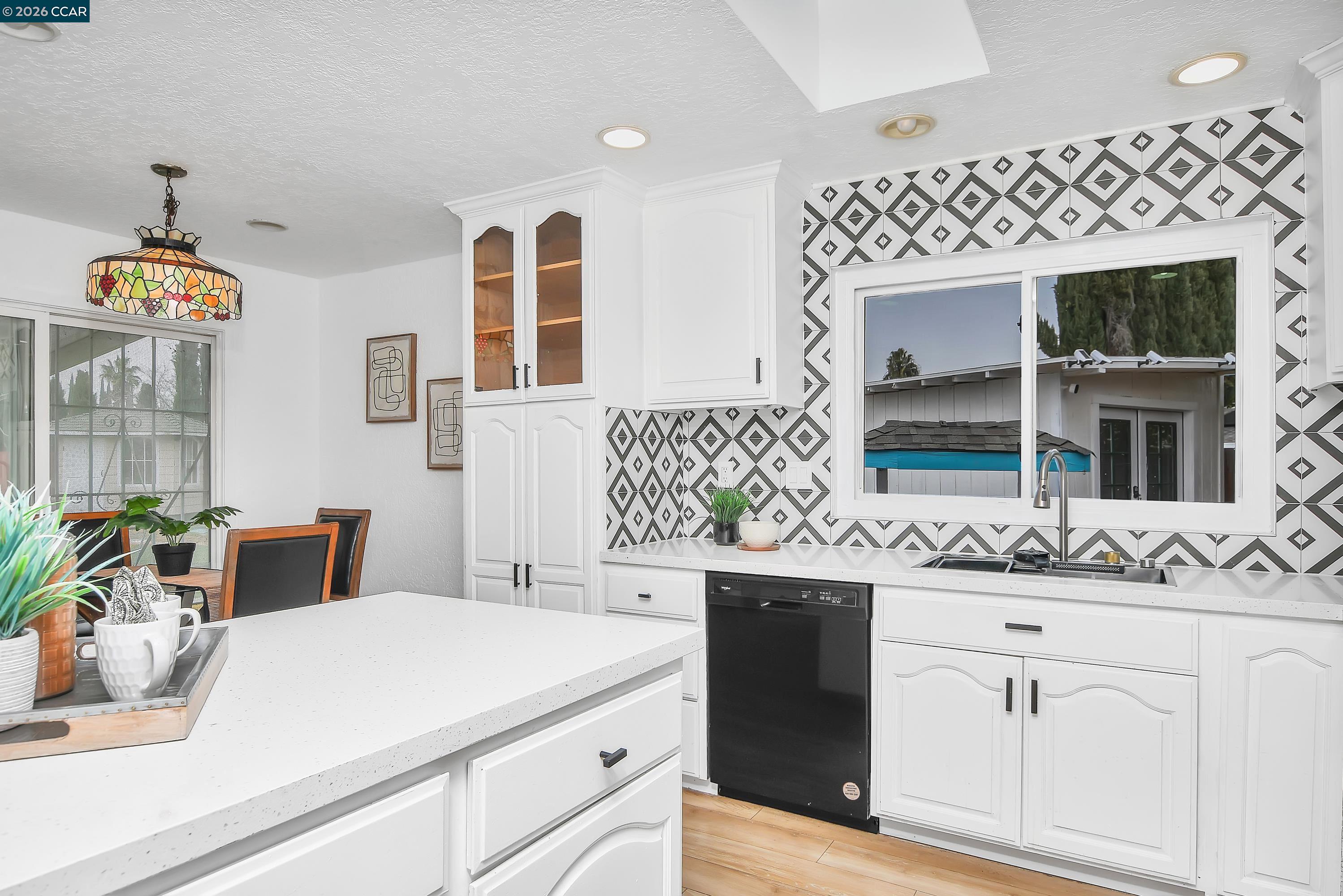 Detail Gallery Image 7 of 45 For 4126 Camelot Ct, Pittsburg,  CA 94565 - 4 Beds | 2 Baths