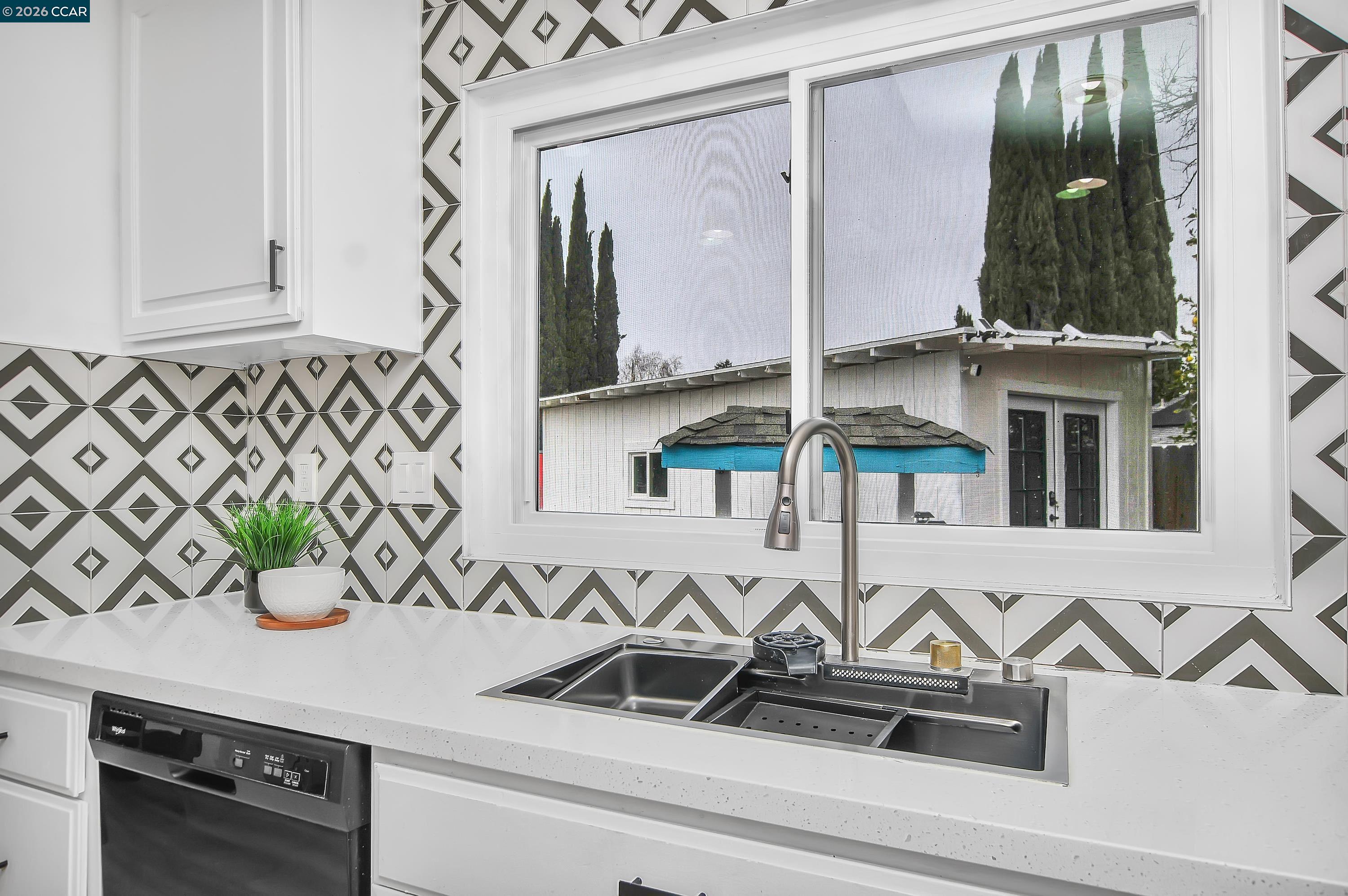 Detail Gallery Image 9 of 45 For 4126 Camelot Ct, Pittsburg,  CA 94565 - 4 Beds | 2 Baths