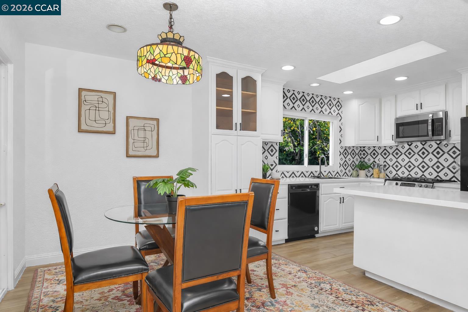 Detail Gallery Image 10 of 45 For 4126 Camelot Ct, Pittsburg,  CA 94565 - 4 Beds | 2 Baths