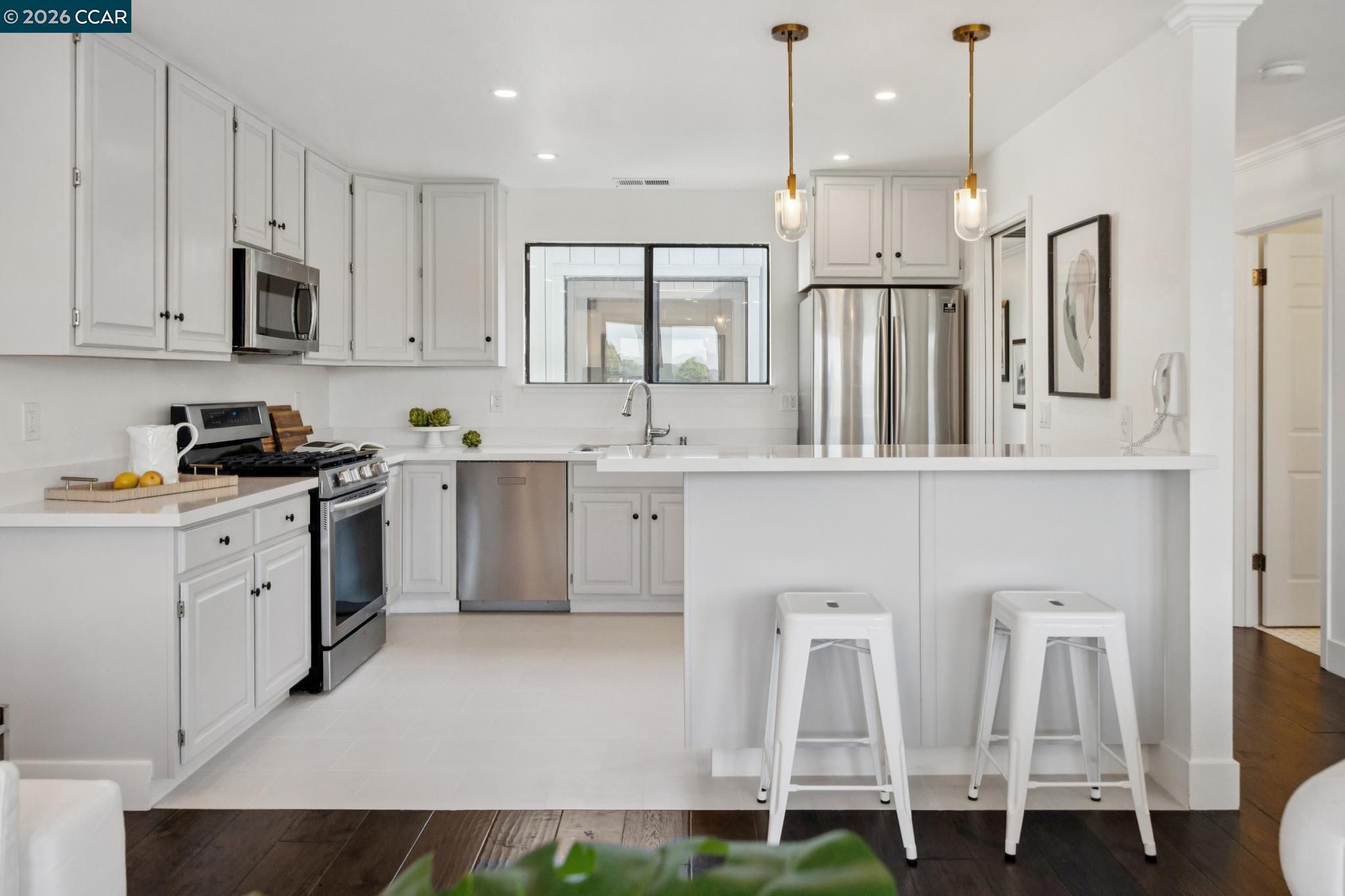 Detail Gallery Image 13 of 49 For 3058 Polk Street #3,  San Francisco,  CA 94109 - 3 Beds | 2 Baths