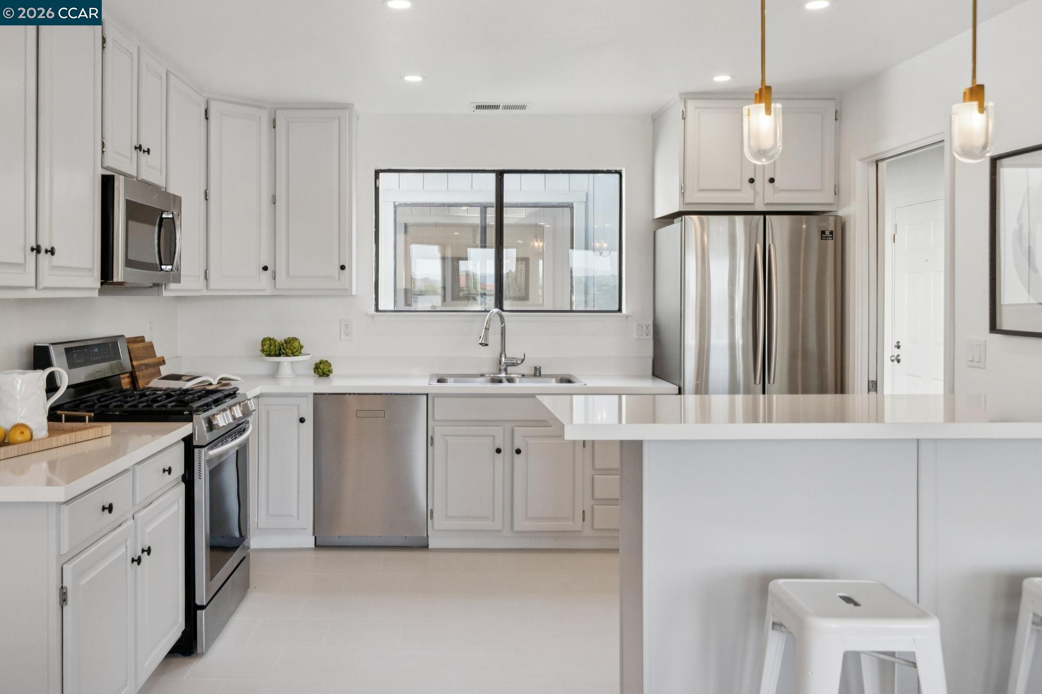 Detail Gallery Image 14 of 49 For 3058 Polk Street #3,  San Francisco,  CA 94109 - 3 Beds | 2 Baths