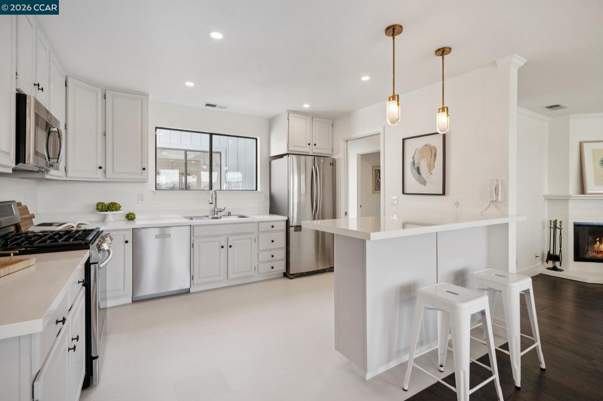 Detail Gallery Image 15 of 49 For 3058 Polk Street #3,  San Francisco,  CA 94109 - 3 Beds | 2 Baths