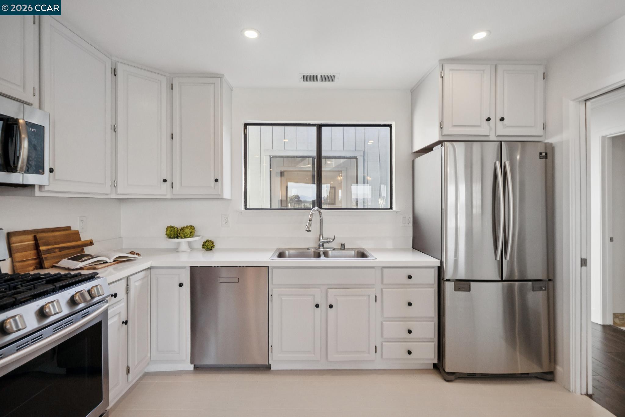 Detail Gallery Image 16 of 49 For 3058 Polk Street #3,  San Francisco,  CA 94109 - 3 Beds | 2 Baths