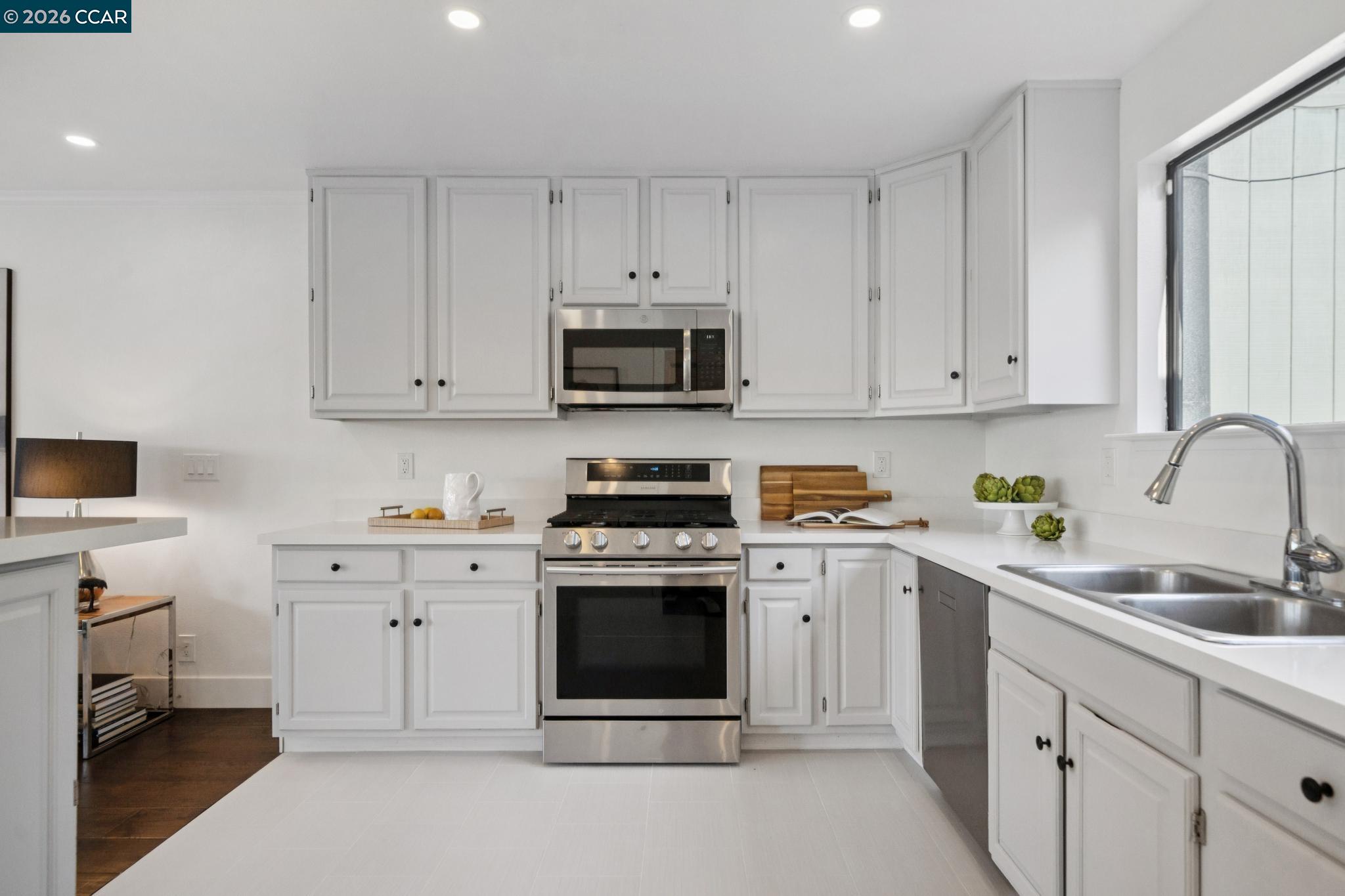 Detail Gallery Image 18 of 49 For 3058 Polk Street #3,  San Francisco,  CA 94109 - 3 Beds | 2 Baths