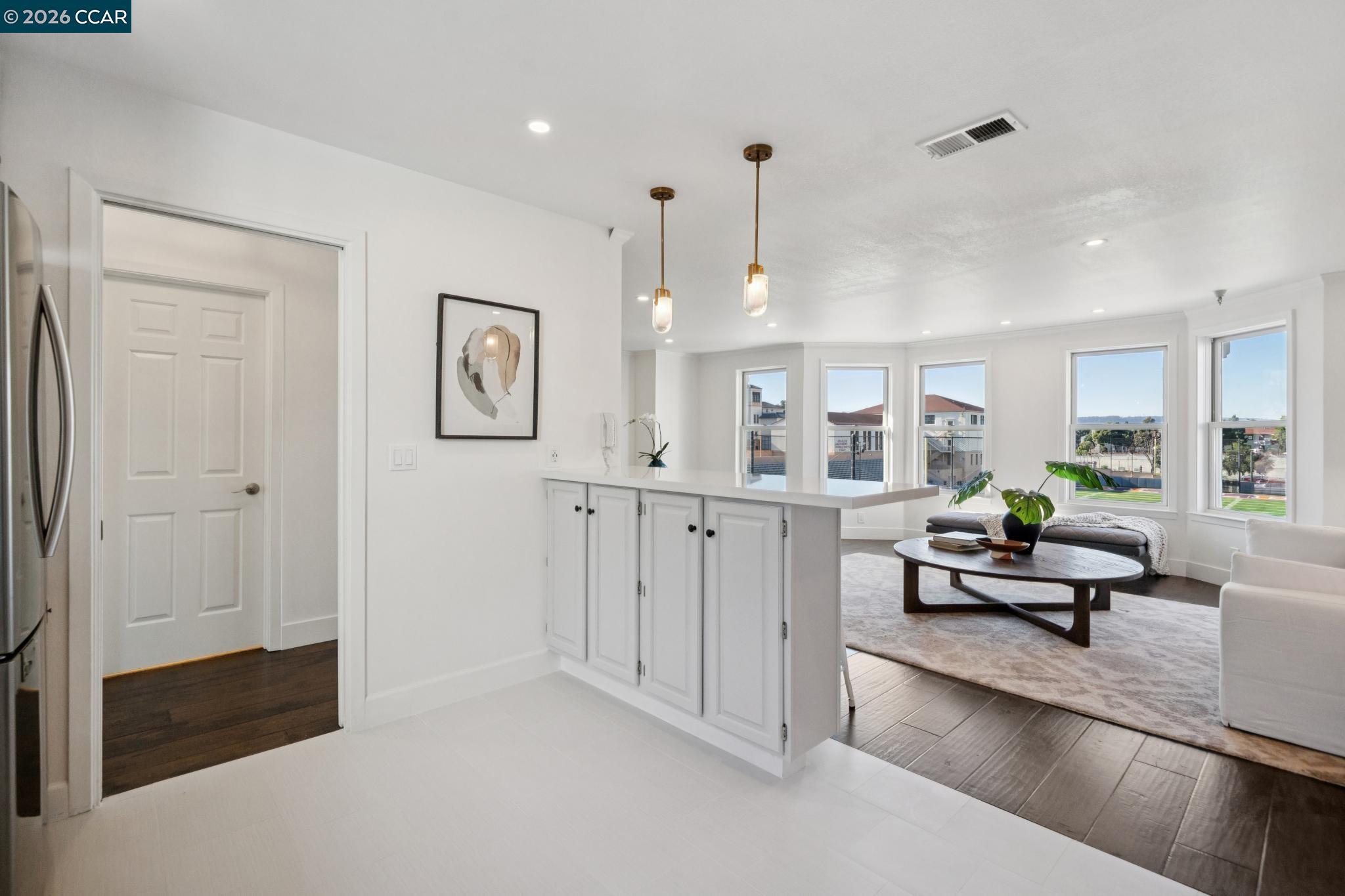 Detail Gallery Image 19 of 49 For 3058 Polk Street #3,  San Francisco,  CA 94109 - 3 Beds | 2 Baths