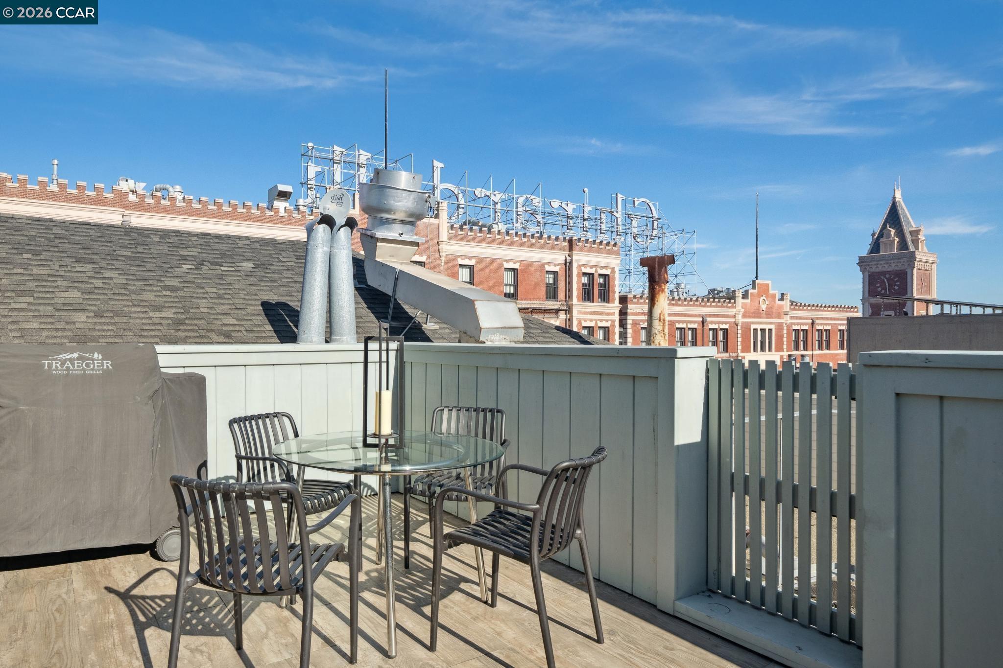 Detail Gallery Image 26 of 49 For 3058 Polk Street #3,  San Francisco,  CA 94109 - 3 Beds | 2 Baths