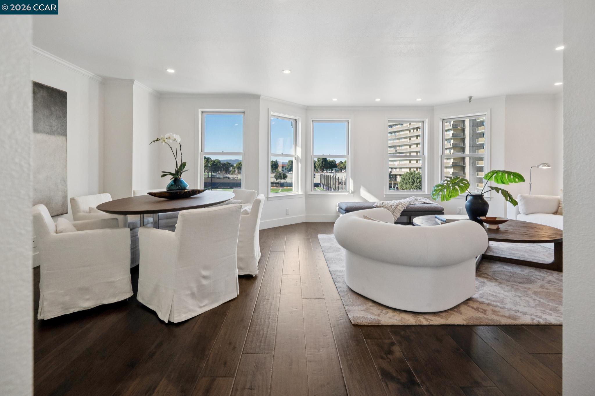 Detail Gallery Image 4 of 49 For 3058 Polk Street #3,  San Francisco,  CA 94109 - 3 Beds | 2 Baths