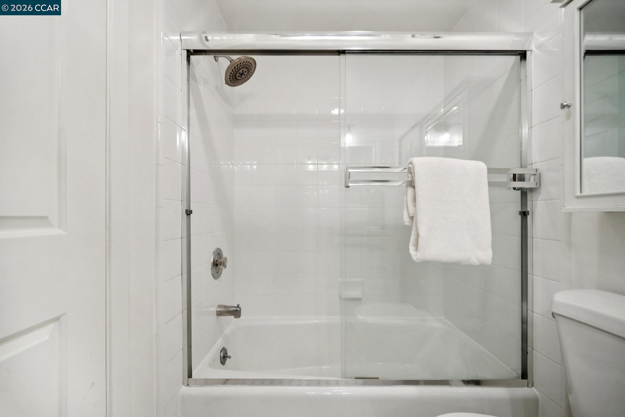 Detail Gallery Image 32 of 49 For 3058 Polk Street #3,  San Francisco,  CA 94109 - 3 Beds | 2 Baths