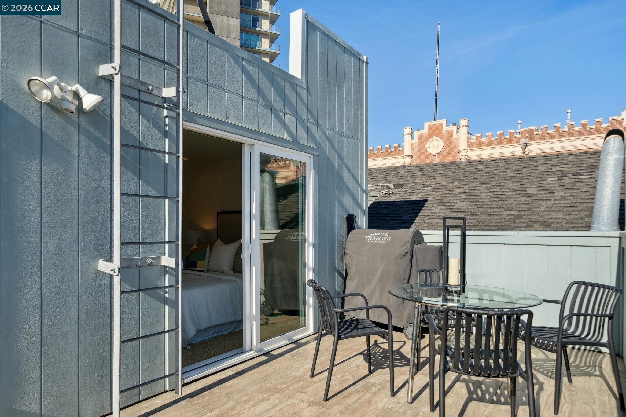Detail Gallery Image 35 of 49 For 3058 Polk Street #3,  San Francisco,  CA 94109 - 3 Beds | 2 Baths