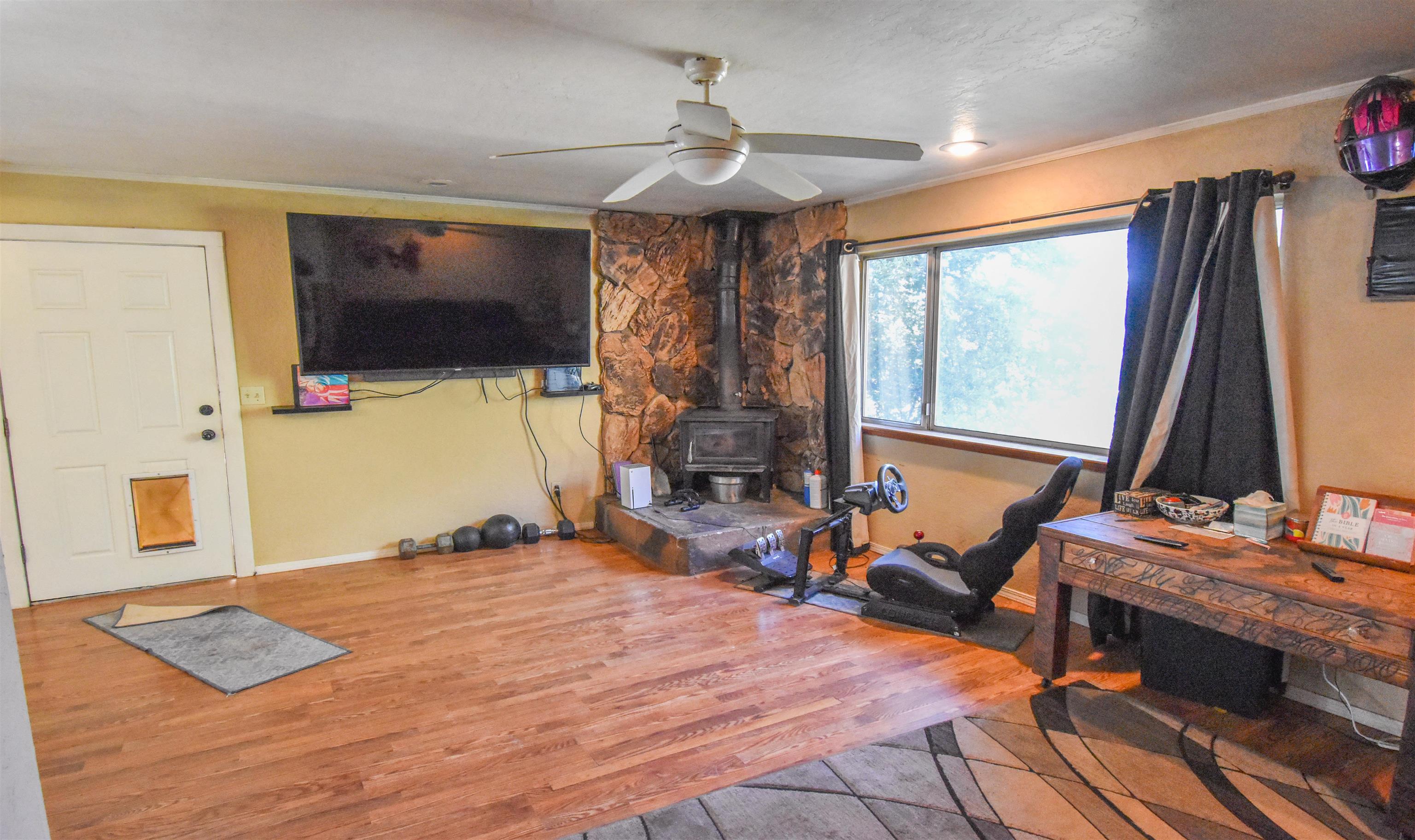 Detail Gallery Image 14 of 56 For 20592 Ponderosa Way, Tuolumne,  CA 95379 - 2 Beds | 1 Baths