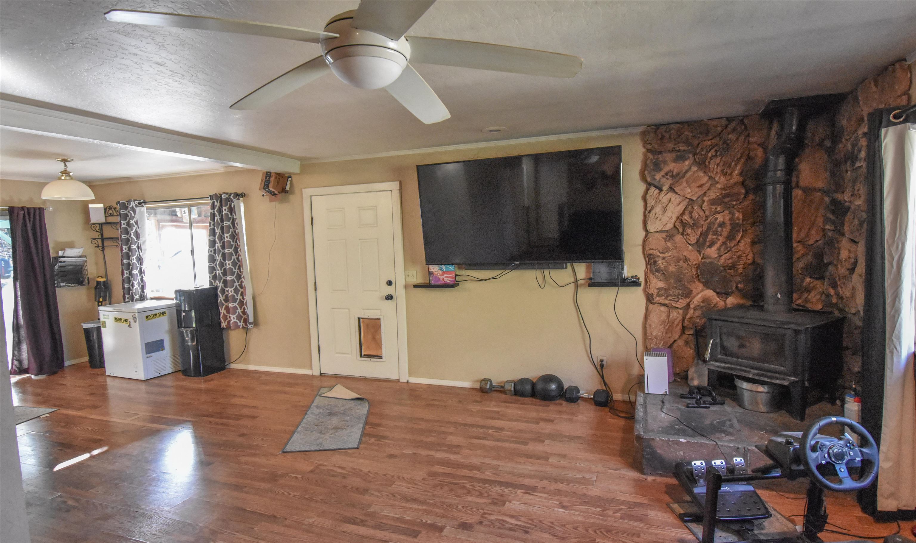 Detail Gallery Image 4 of 56 For 20592 Ponderosa Way, Tuolumne,  CA 95379 - 2 Beds | 1 Baths