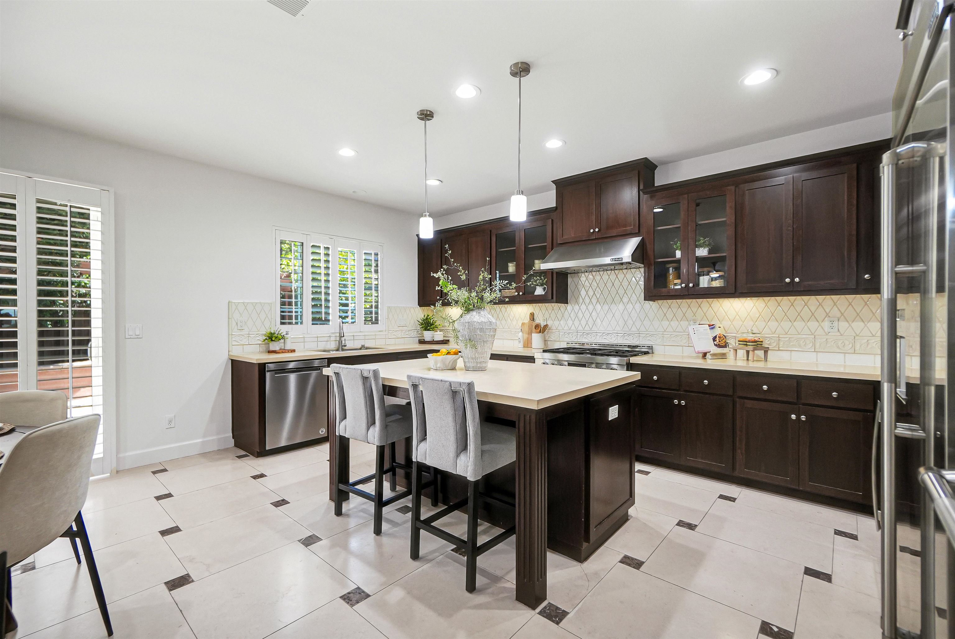 Detail Gallery Image 16 of 60 For 671 West Questa Trail, Mountain House,  CA 95391 - 4 Beds | 3/1 Baths