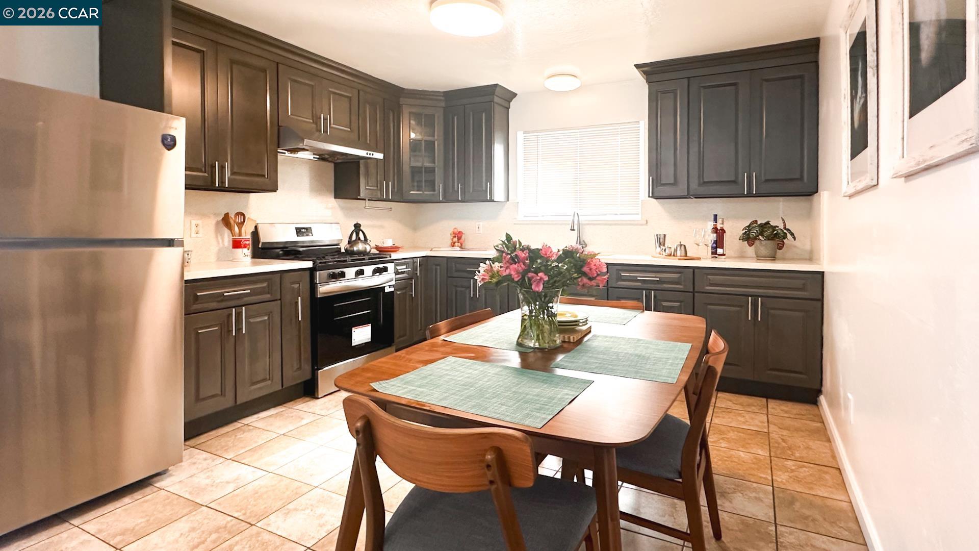 Detail Gallery Image 6 of 12 For 324 S 23rd St, Richmond,  CA 94804 - 4 Beds | 2 Baths