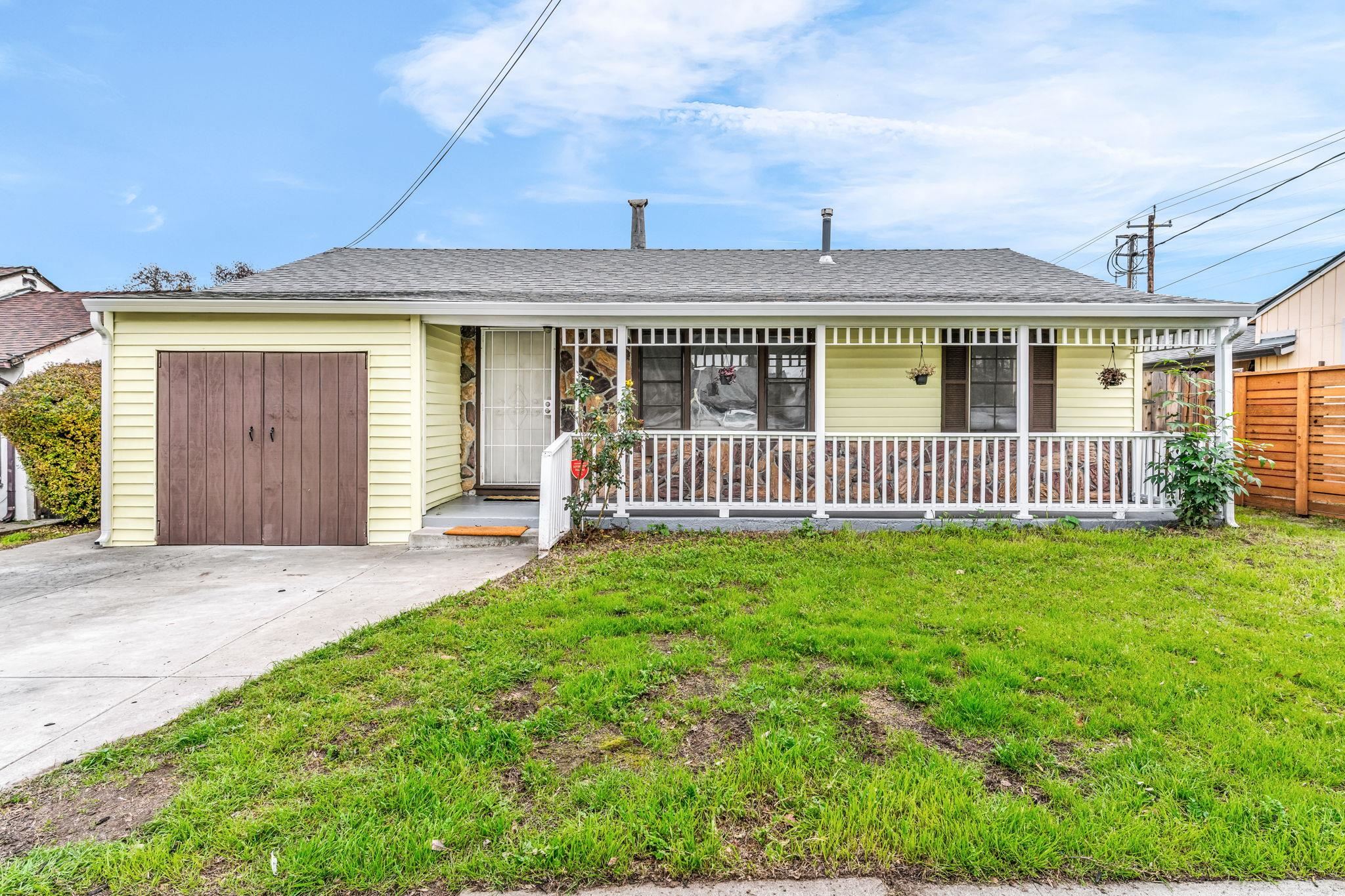 Detail Gallery Image 2 of 33 For 175 Clyde St, Pittsburg,  CA 94565 - 3 Beds | 1/1 Baths