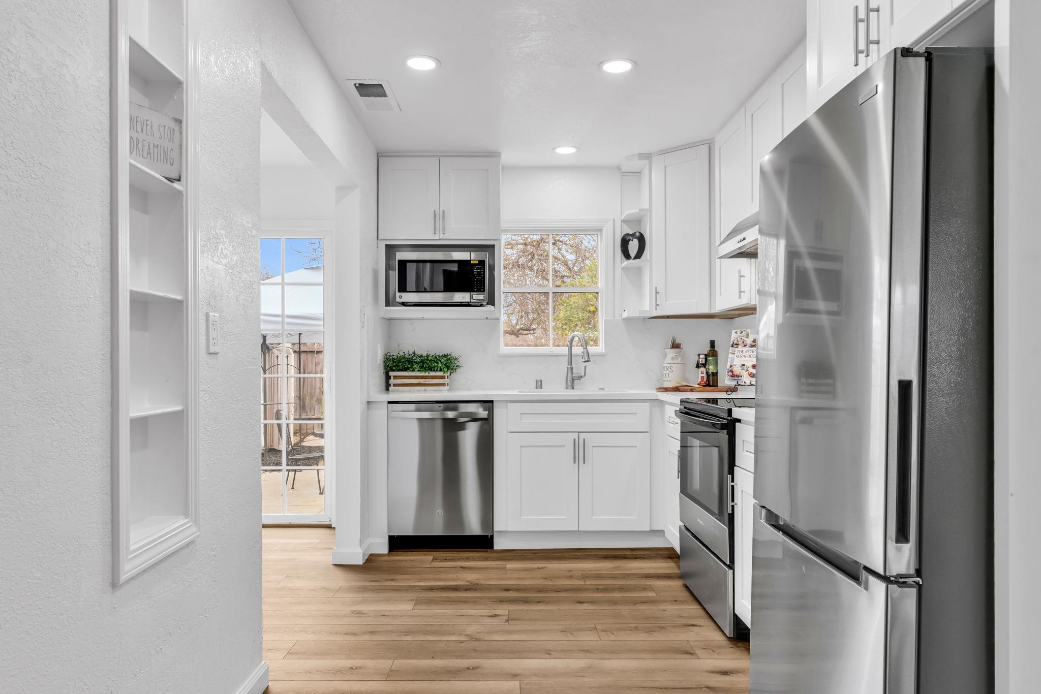 Detail Gallery Image 9 of 33 For 175 Clyde St, Pittsburg,  CA 94565 - 3 Beds | 1/1 Baths