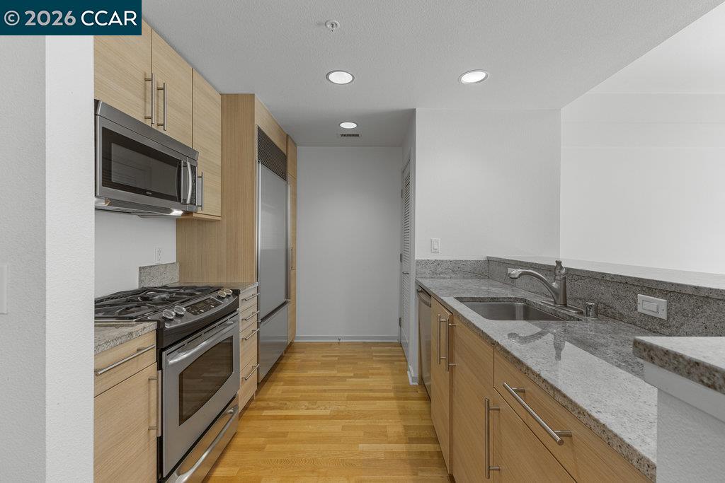 Detail Gallery Image 3 of 24 For 1655 N California Blvd #232,  Walnut Creek,  CA 94596 - 1 Beds | 1/1 Baths