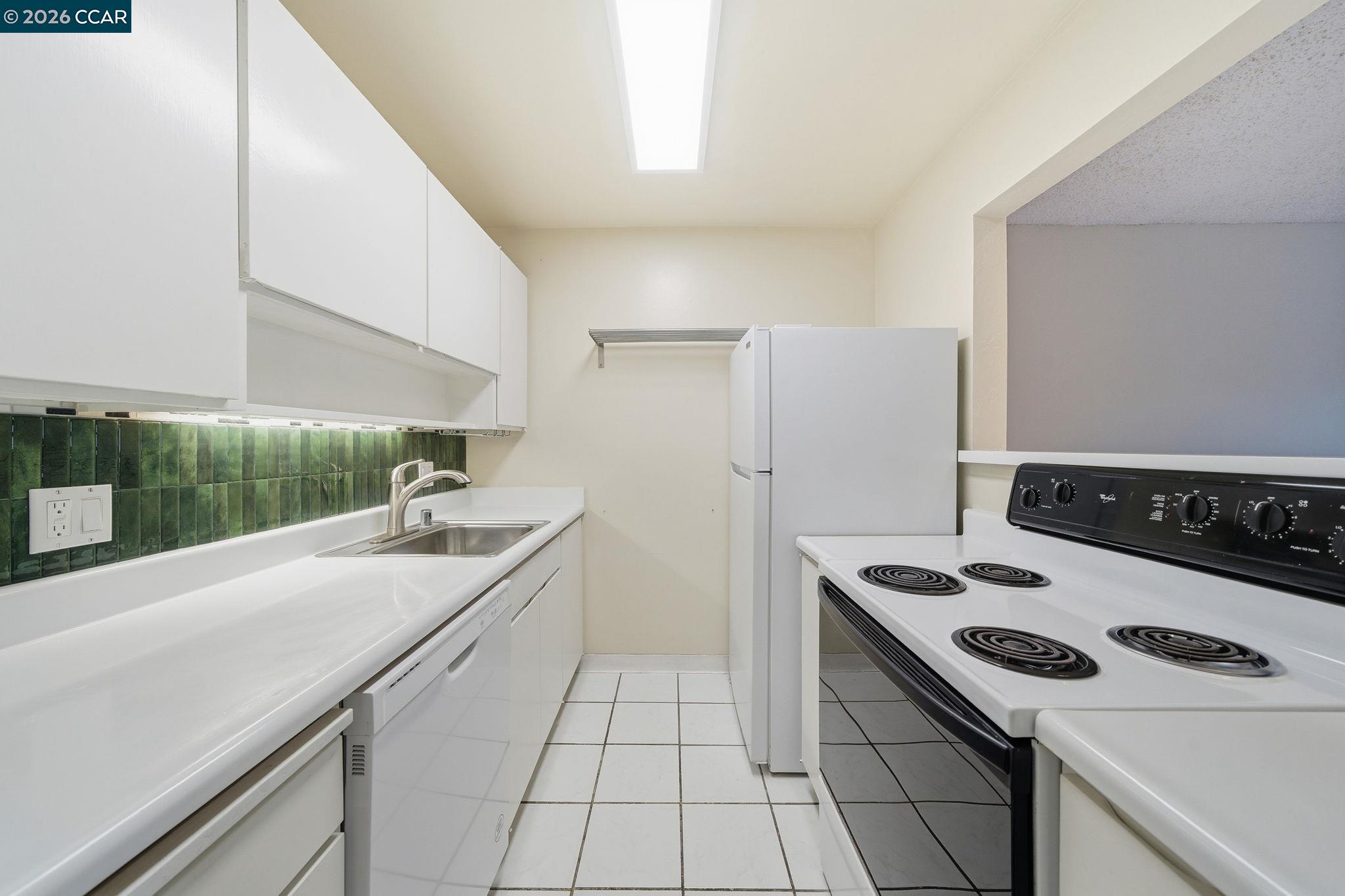 Photo #3: 41121793 Listing: Photo #3