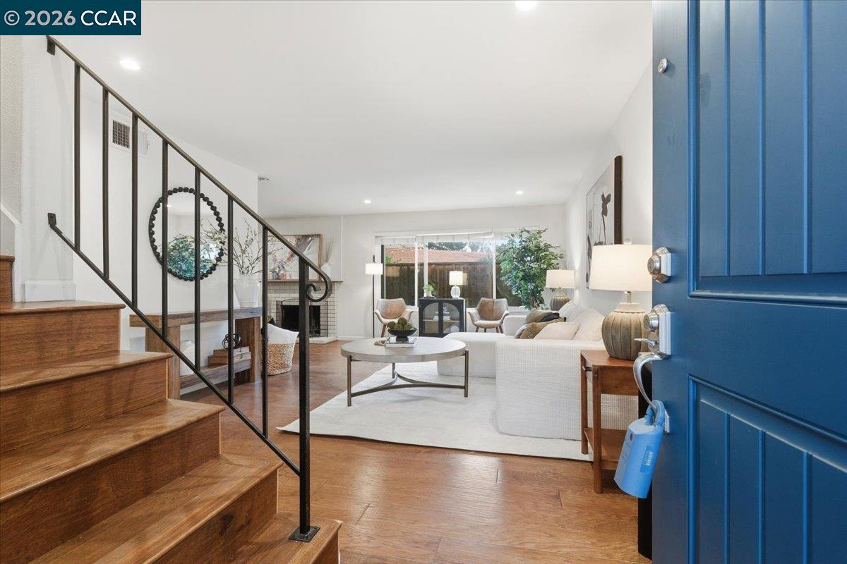 Detail Gallery Image 2 of 37 For 804 San Simeon, Concord,  CA 94518 - 3 Beds | 2/1 Baths