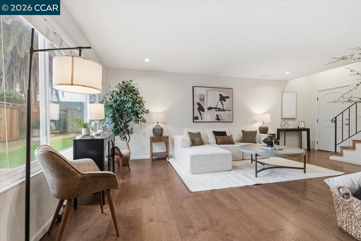 Detail Gallery Image 3 of 37 For 804 San Simeon, Concord,  CA 94518 - 3 Beds | 2/1 Baths