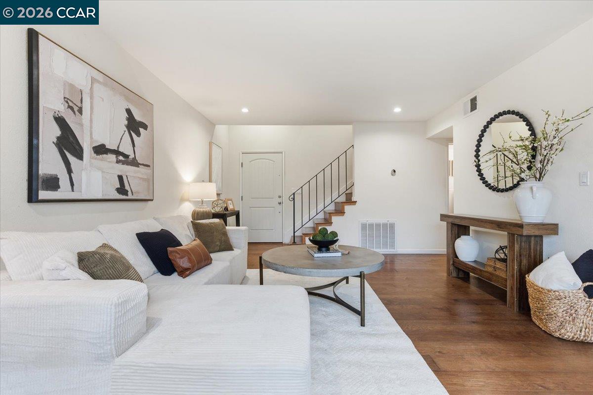 Detail Gallery Image 4 of 37 For 804 San Simeon, Concord,  CA 94518 - 3 Beds | 2/1 Baths