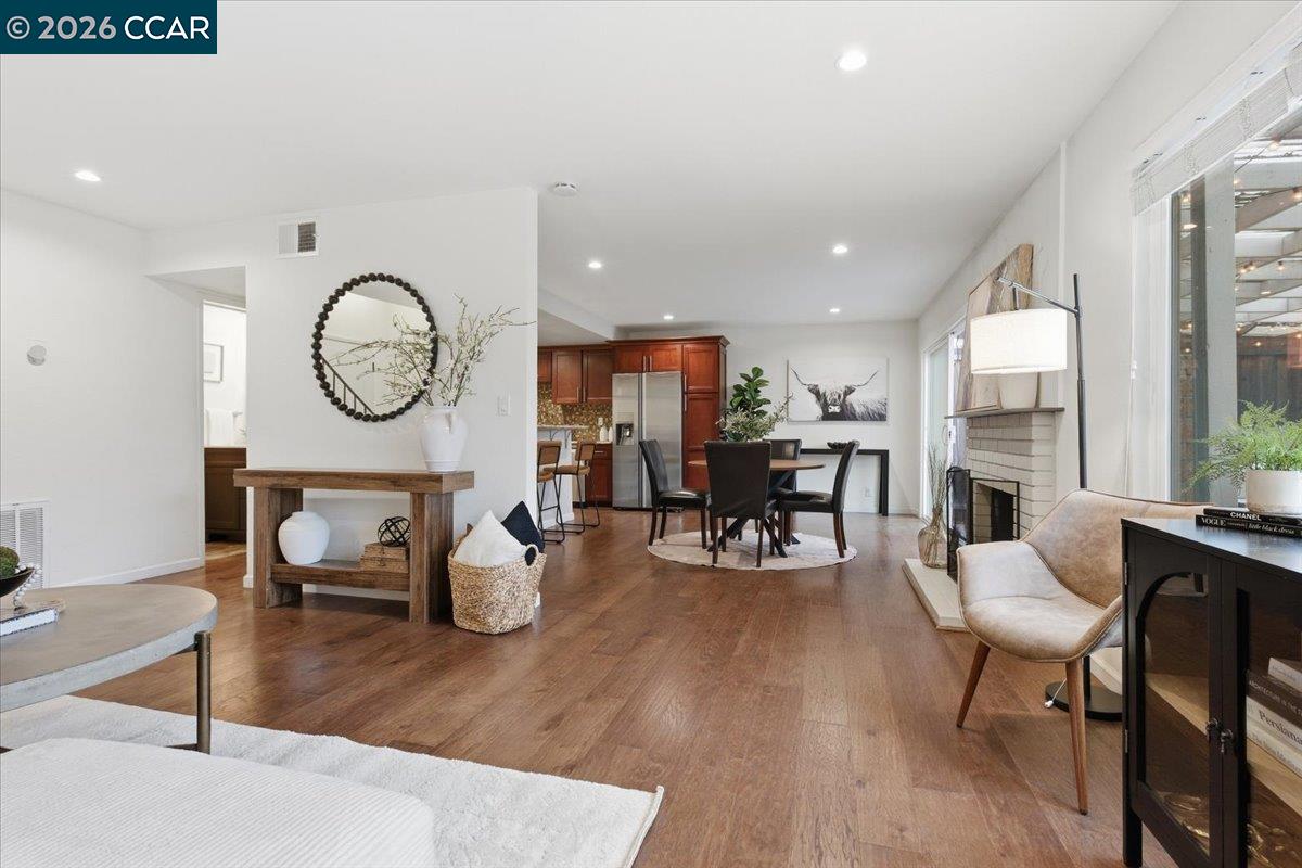 Detail Gallery Image 5 of 37 For 804 San Simeon, Concord,  CA 94518 - 3 Beds | 2/1 Baths