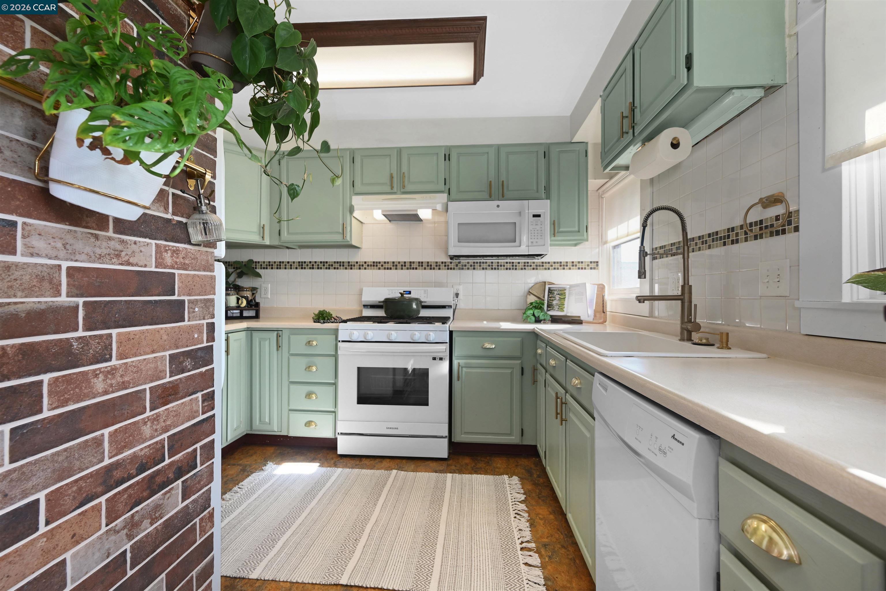 Detail Gallery Image 9 of 27 For 204 Alameda St, Vallejo,  CA 94590-6225 - 2 Beds | 1 Baths