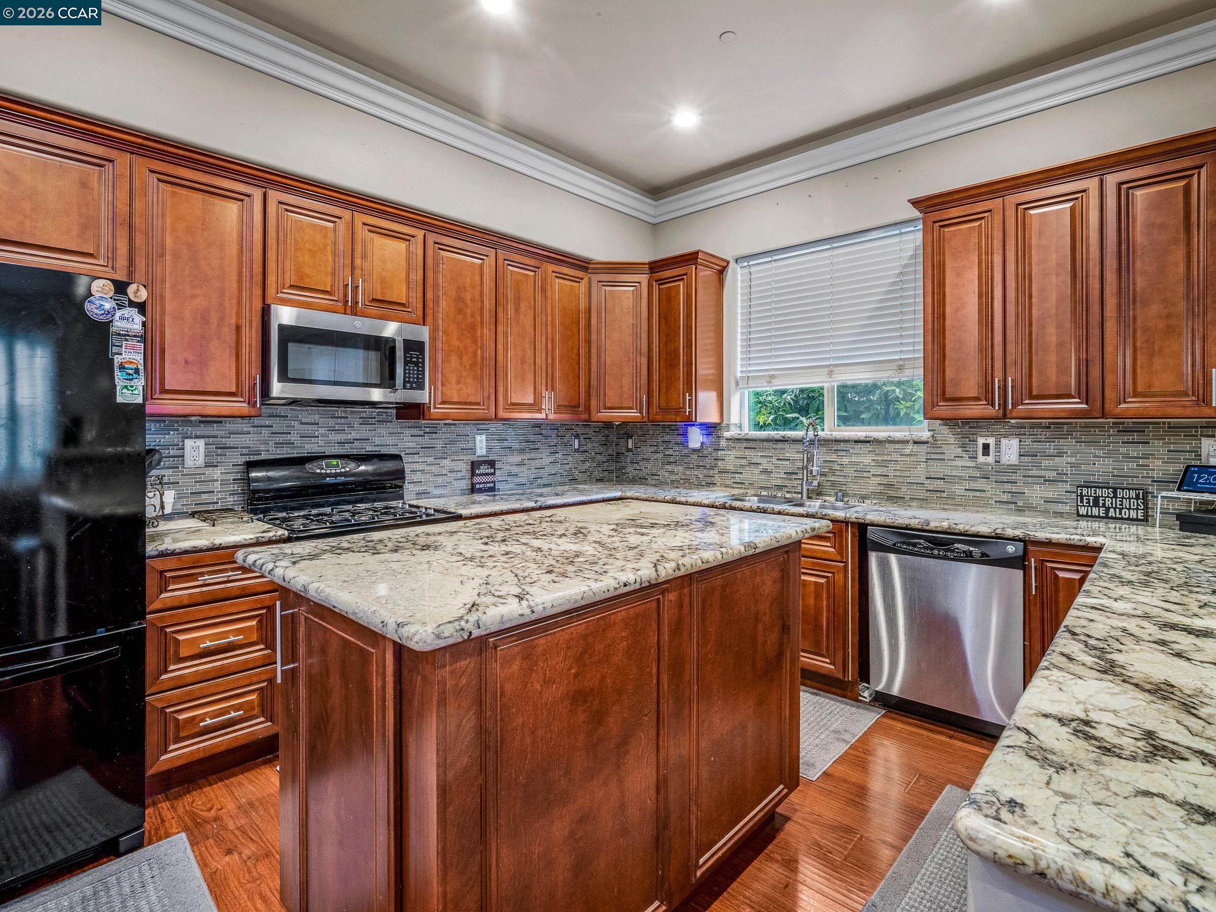 Detail Gallery Image 12 of 26 For 1021 Azusa St, Sacramento,  CA 95833 - 3 Beds | 2/1 Baths