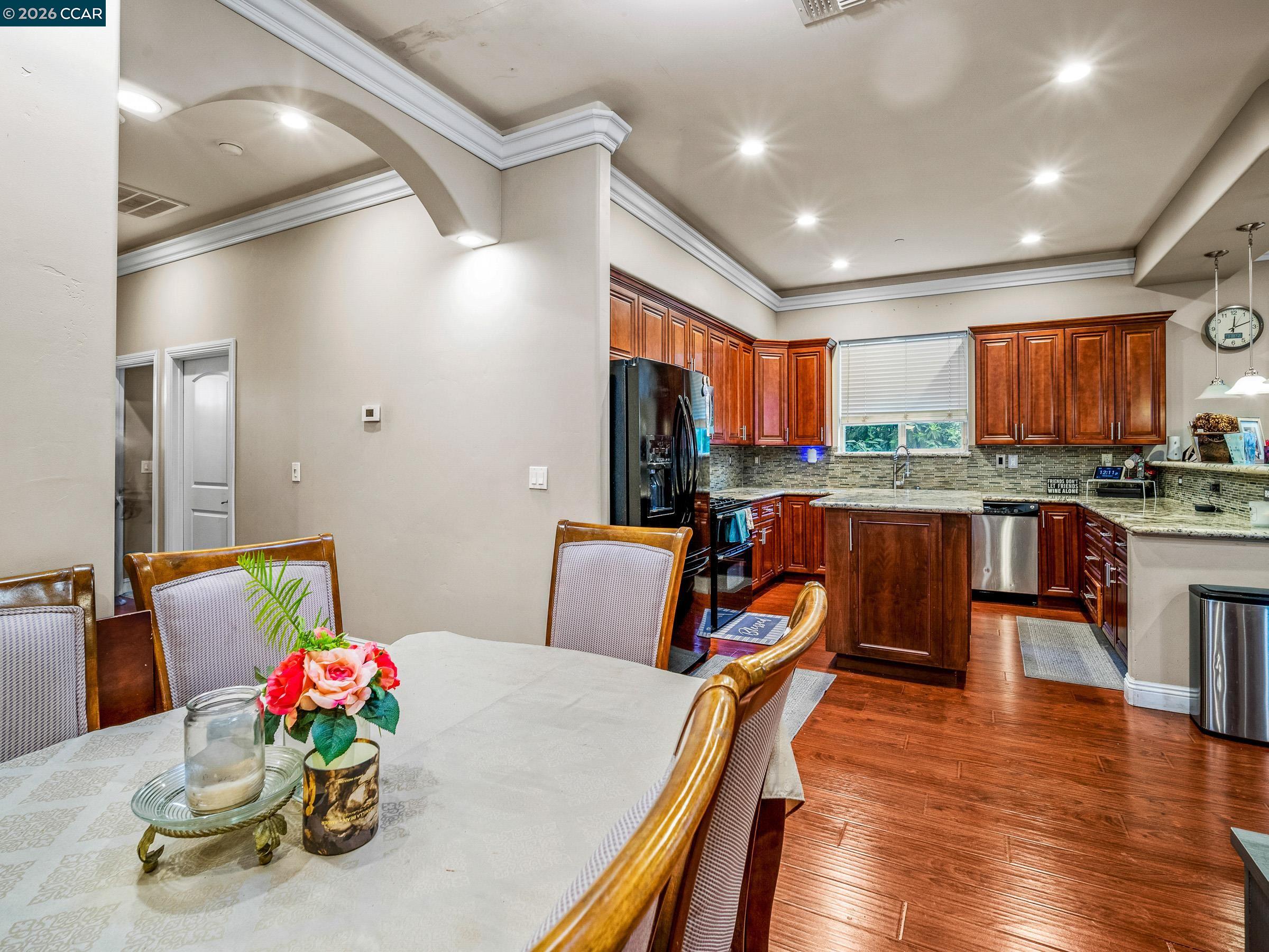 Detail Gallery Image 15 of 26 For 1021 Azusa St, Sacramento,  CA 95833 - 3 Beds | 2/1 Baths