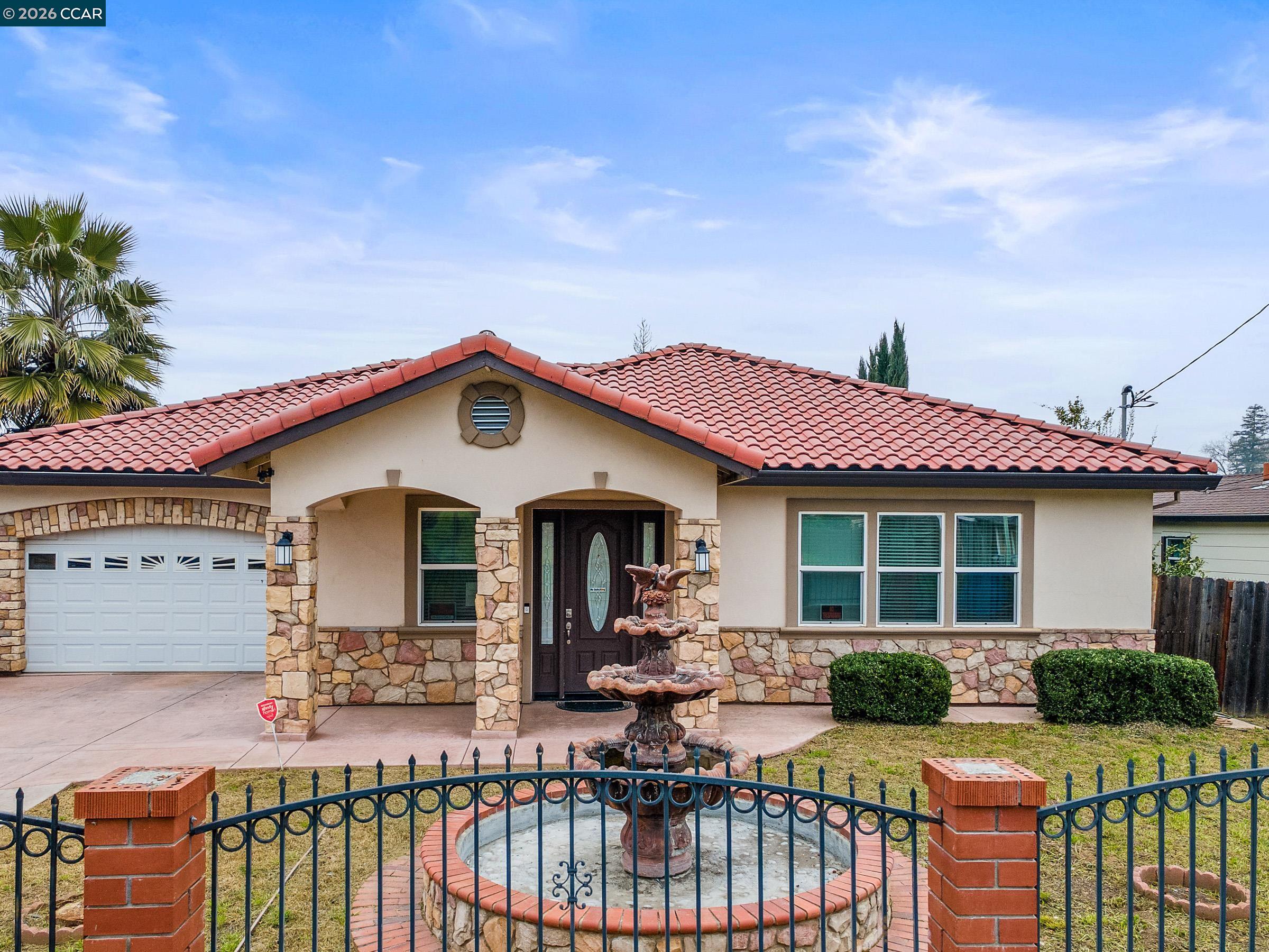 Detail Gallery Image 8 of 26 For 1021 Azusa St, Sacramento,  CA 95833 - 3 Beds | 2/1 Baths