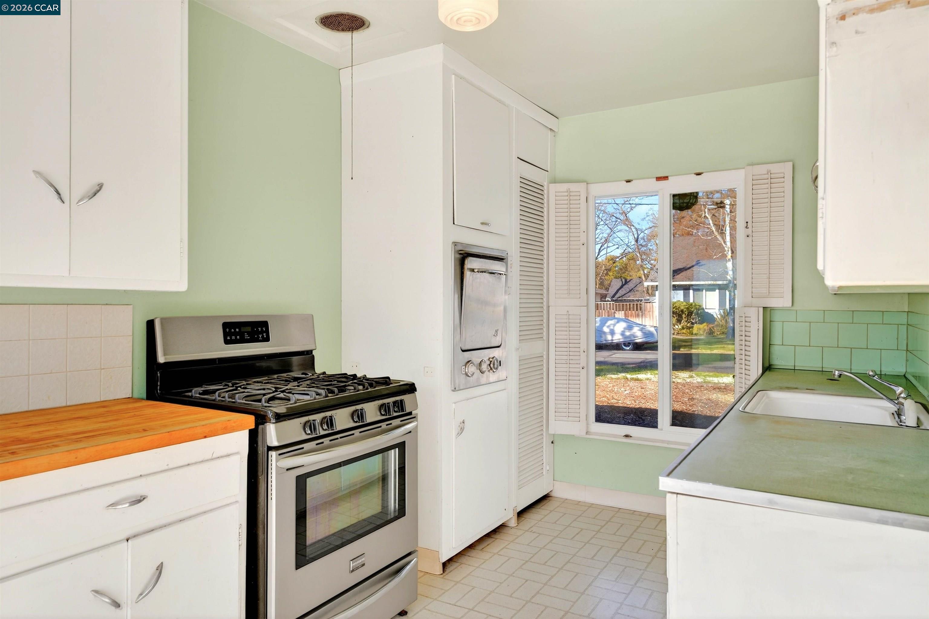 Detail Gallery Image 10 of 28 For 133 Sylvan Rd, Walnut Creek,  CA 94596 - 3 Beds | 1 Baths