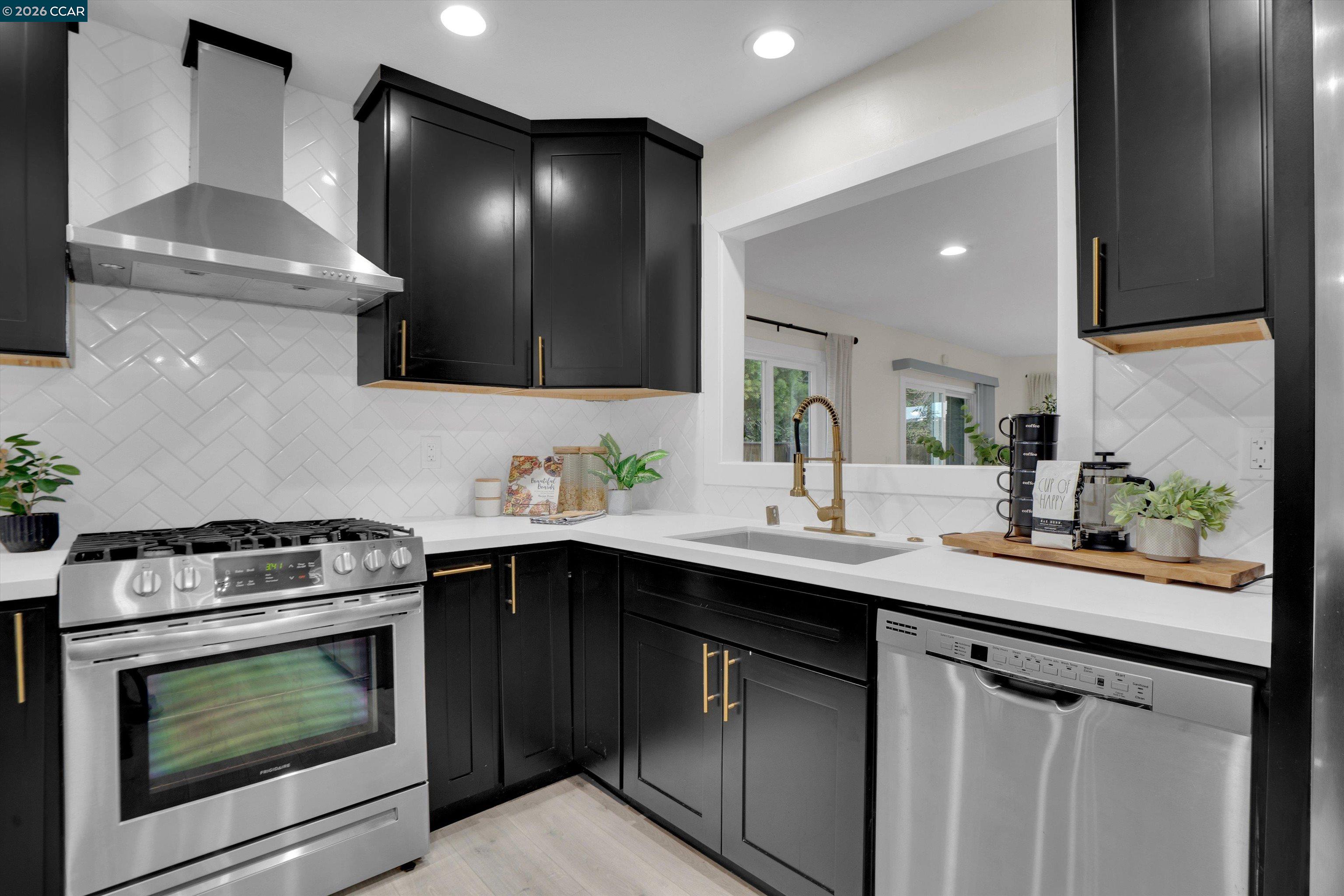 Detail Gallery Image 14 of 40 For 1290 Cypress Dr, Concord,  CA 94520 - 4 Beds | 2 Baths