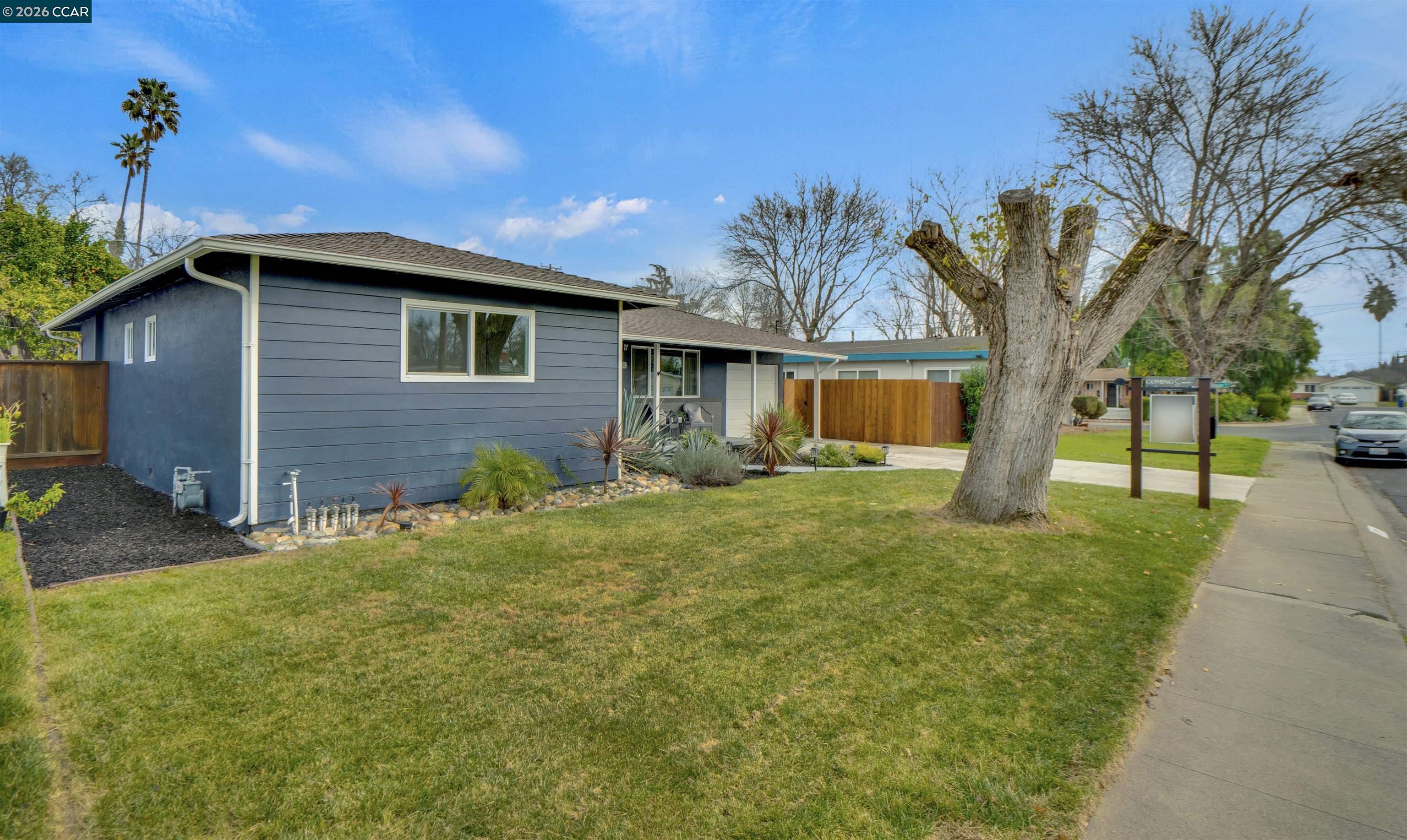 Detail Gallery Image 4 of 40 For 1290 Cypress Dr, Concord,  CA 94520 - 4 Beds | 2 Baths