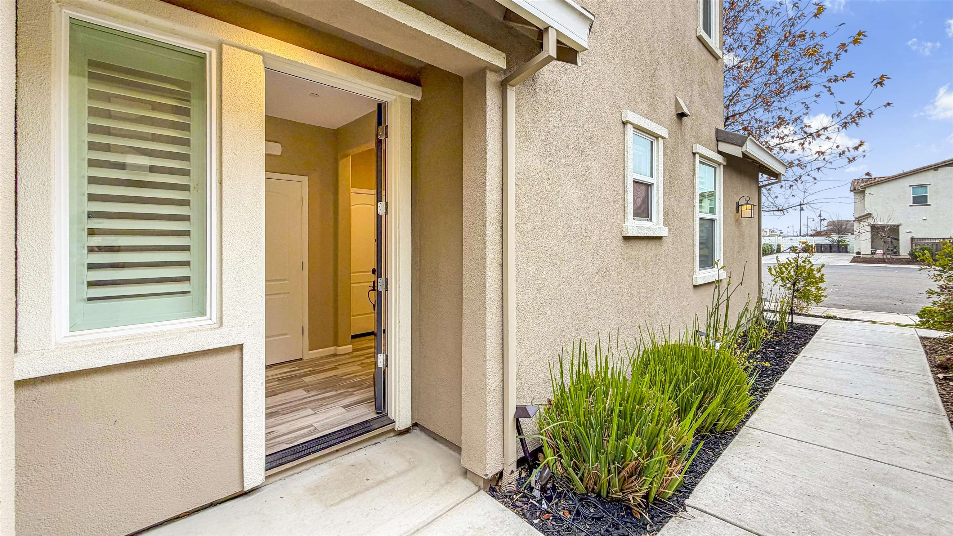 Detail Gallery Image 3 of 37 For 1703 Solano Court, Lathrop,  CA 95330 - 4 Beds | 3 Baths