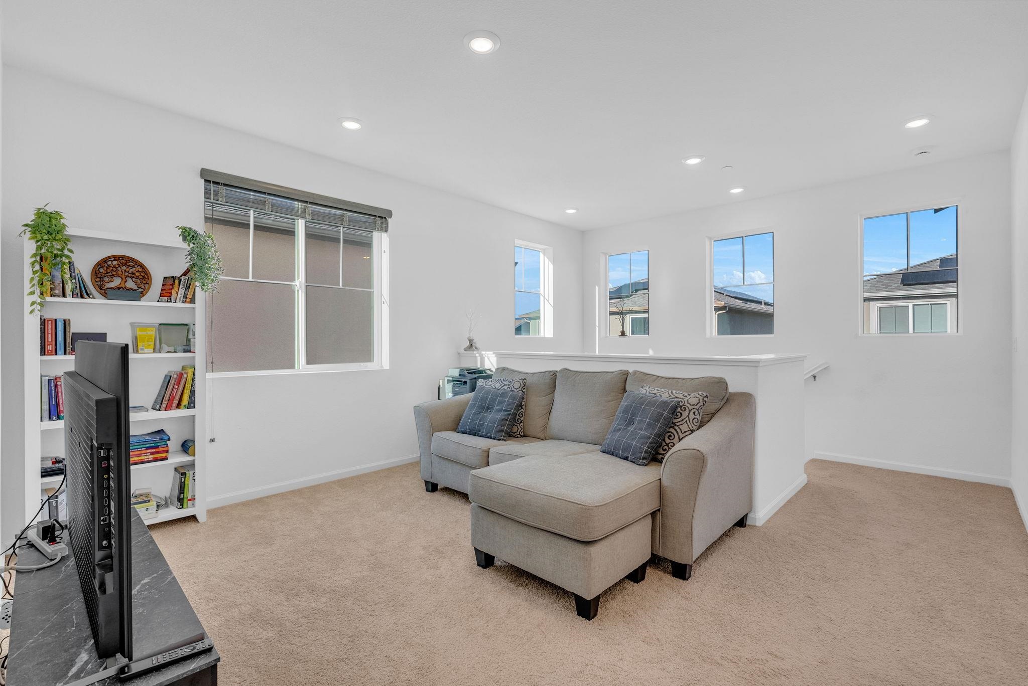 Detail Gallery Image 14 of 35 For 9 Cedar Ct, Pittsburg,  CA 94565 - 4 Beds | 2/1 Baths