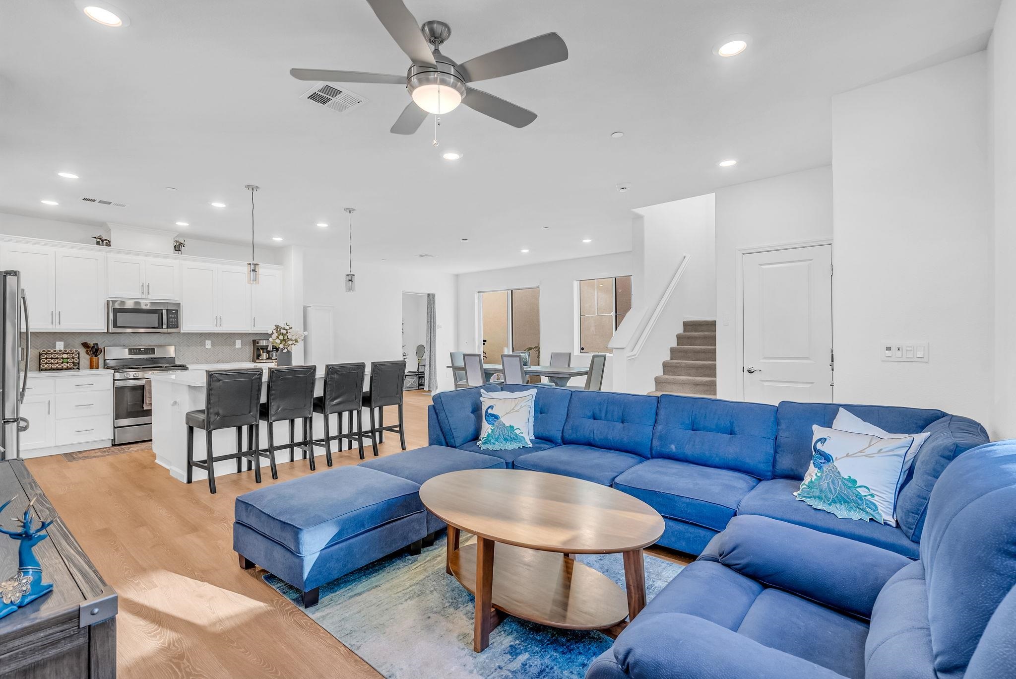 Detail Gallery Image 5 of 35 For 9 Cedar Ct, Pittsburg,  CA 94565 - 4 Beds | 2/1 Baths