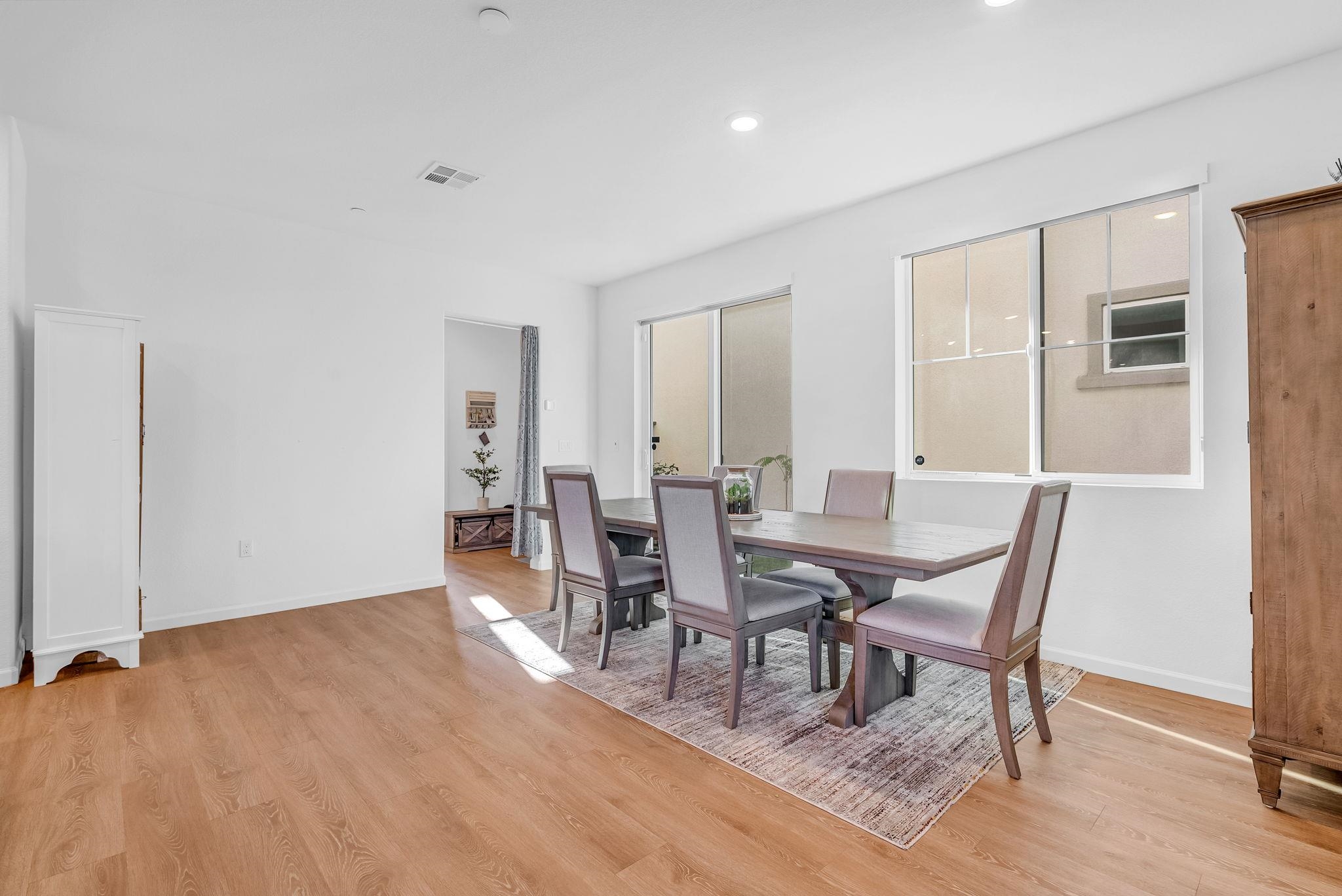 Detail Gallery Image 6 of 35 For 9 Cedar Ct, Pittsburg,  CA 94565 - 4 Beds | 2/1 Baths