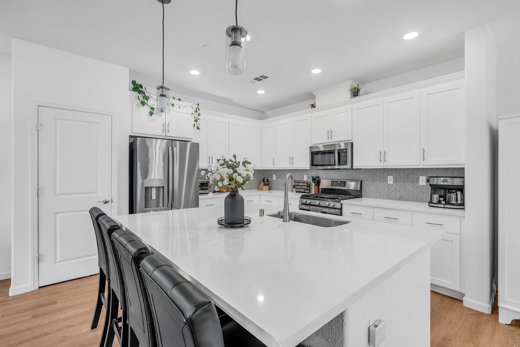 Detail Gallery Image 8 of 35 For 9 Cedar Ct, Pittsburg,  CA 94565 - 4 Beds | 2/1 Baths