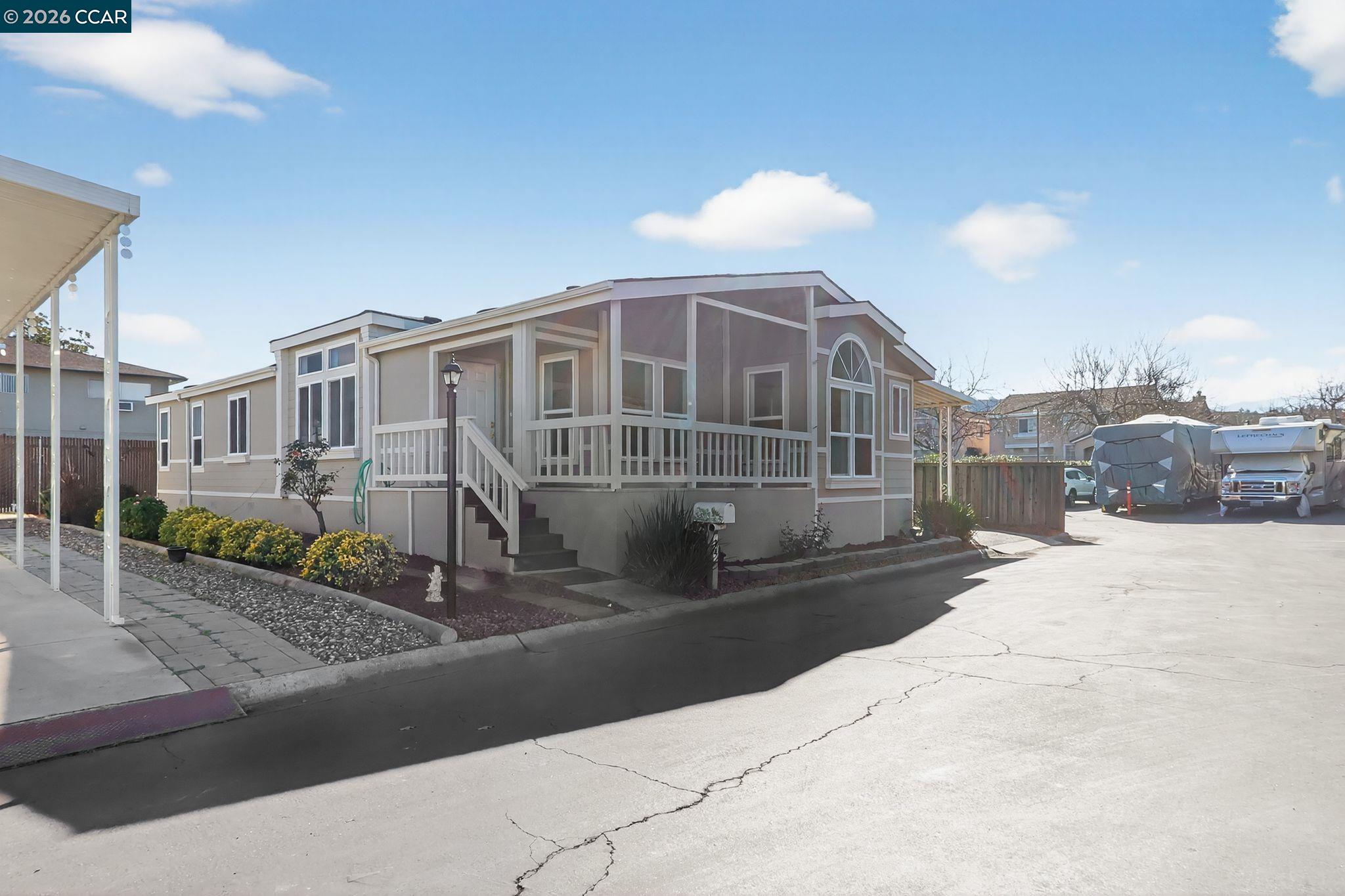 Detail Gallery Image 2 of 26 For 5770 Winfield Boulevard #24,  San Jose,  CA 95123 - 3 Beds | 2 Baths